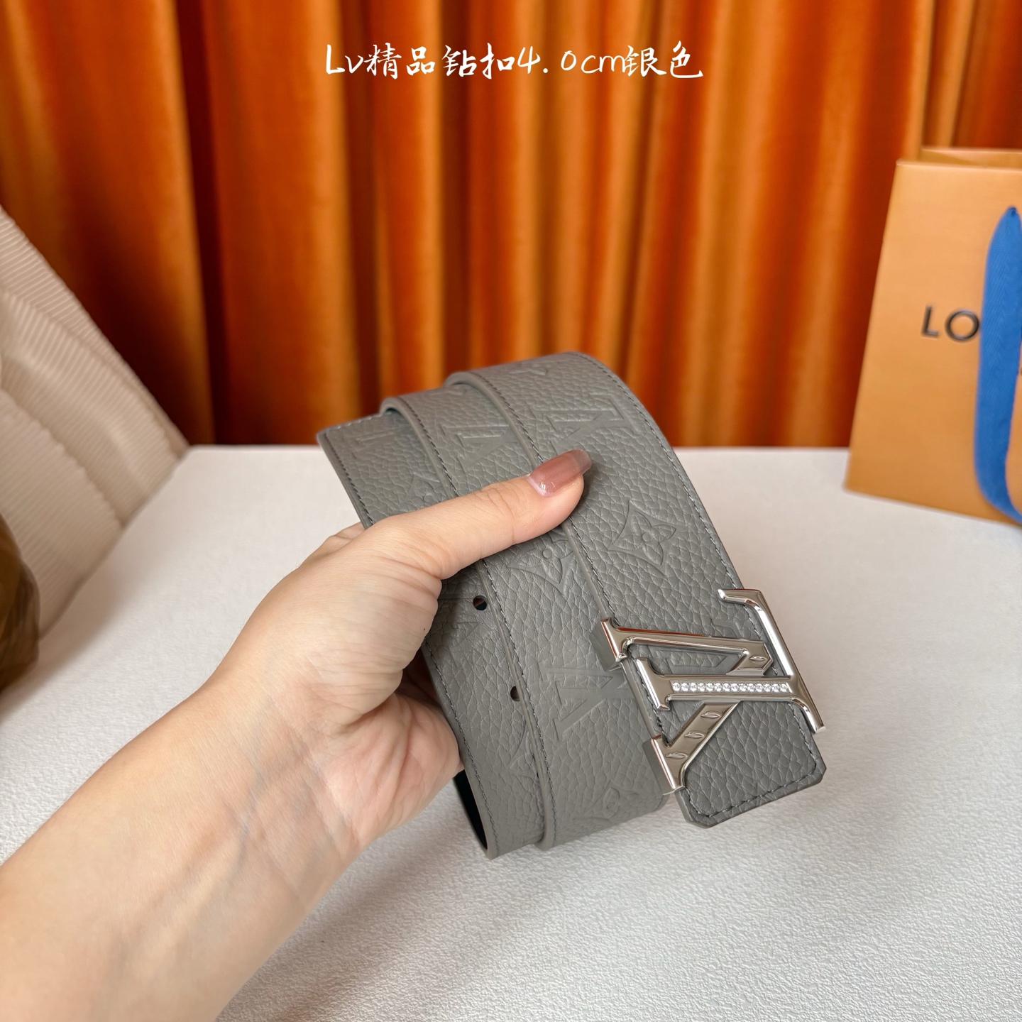 LOUIS VUITTON 经典原单品质，经典压花面搭配原版皮底，精品点钻钢扣，精工制作，细节看图，实物