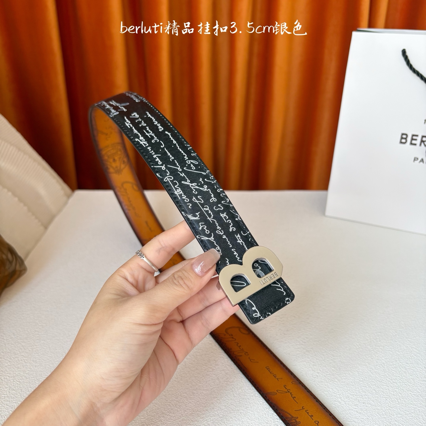 伯尔鲁帝 〖 Berluti 〗:采用意大利Venezia皮革和Patina古法染色工艺双面顶级头层小牛