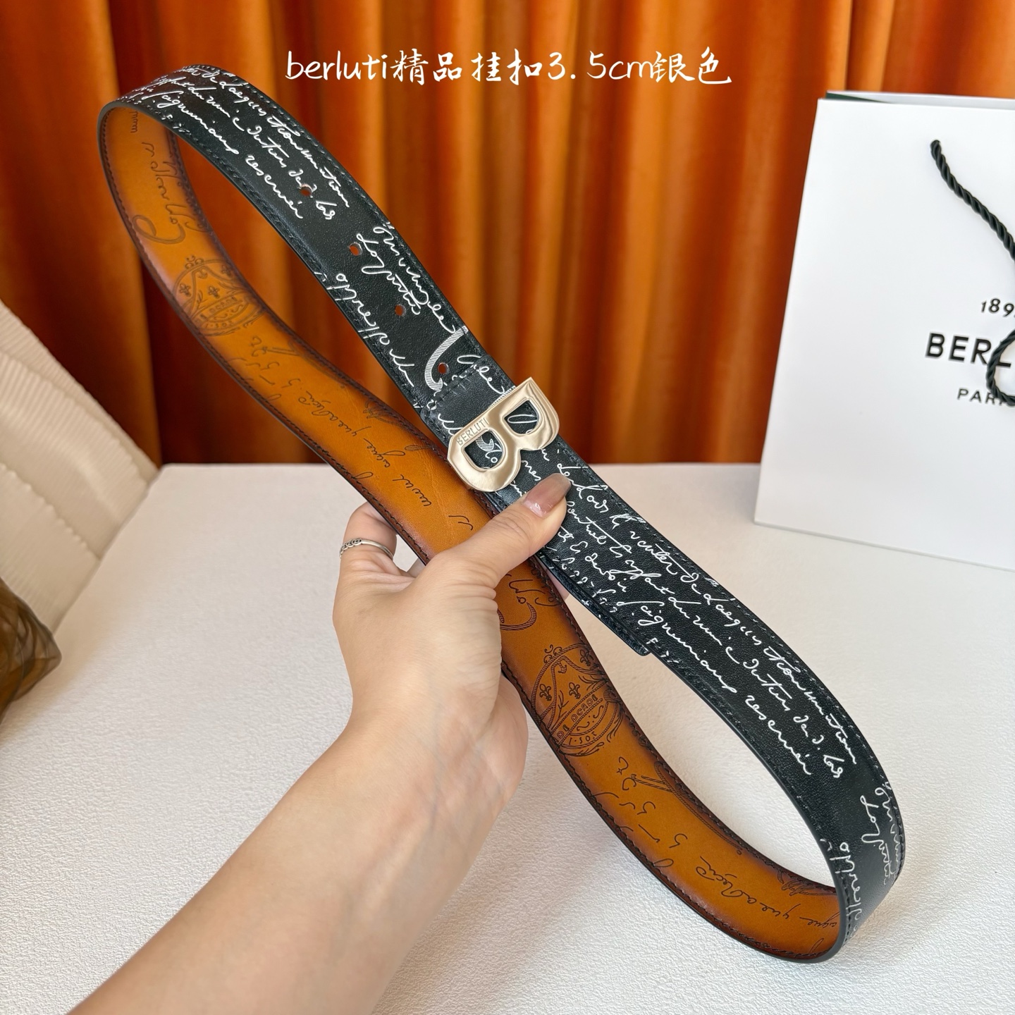 伯尔鲁帝 〖 Berluti 〗:采用意大利Venezia皮革和Patina古法染色工艺双面顶级头层小牛