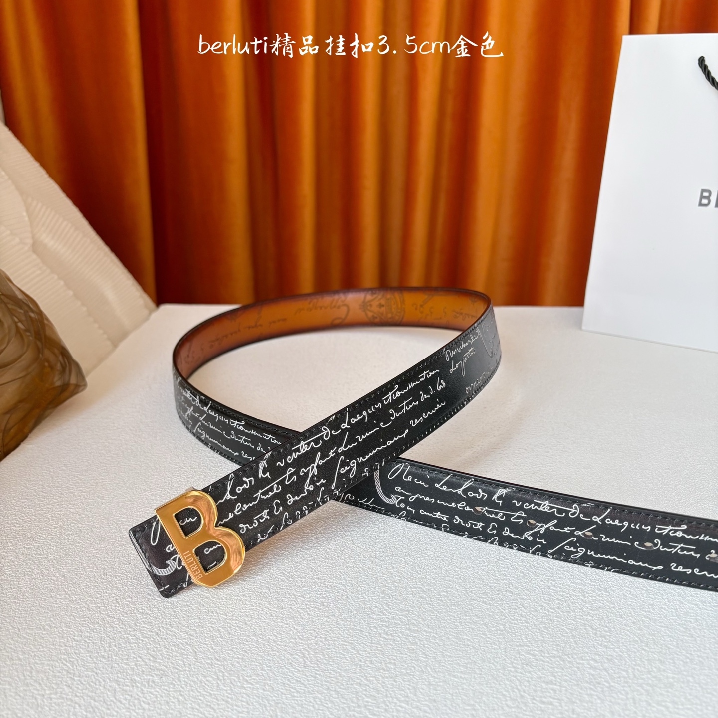 伯尔鲁帝 〖 Berluti 〗:采用意大利Venezia皮革和Patina古法染色工艺双面顶级头层小牛