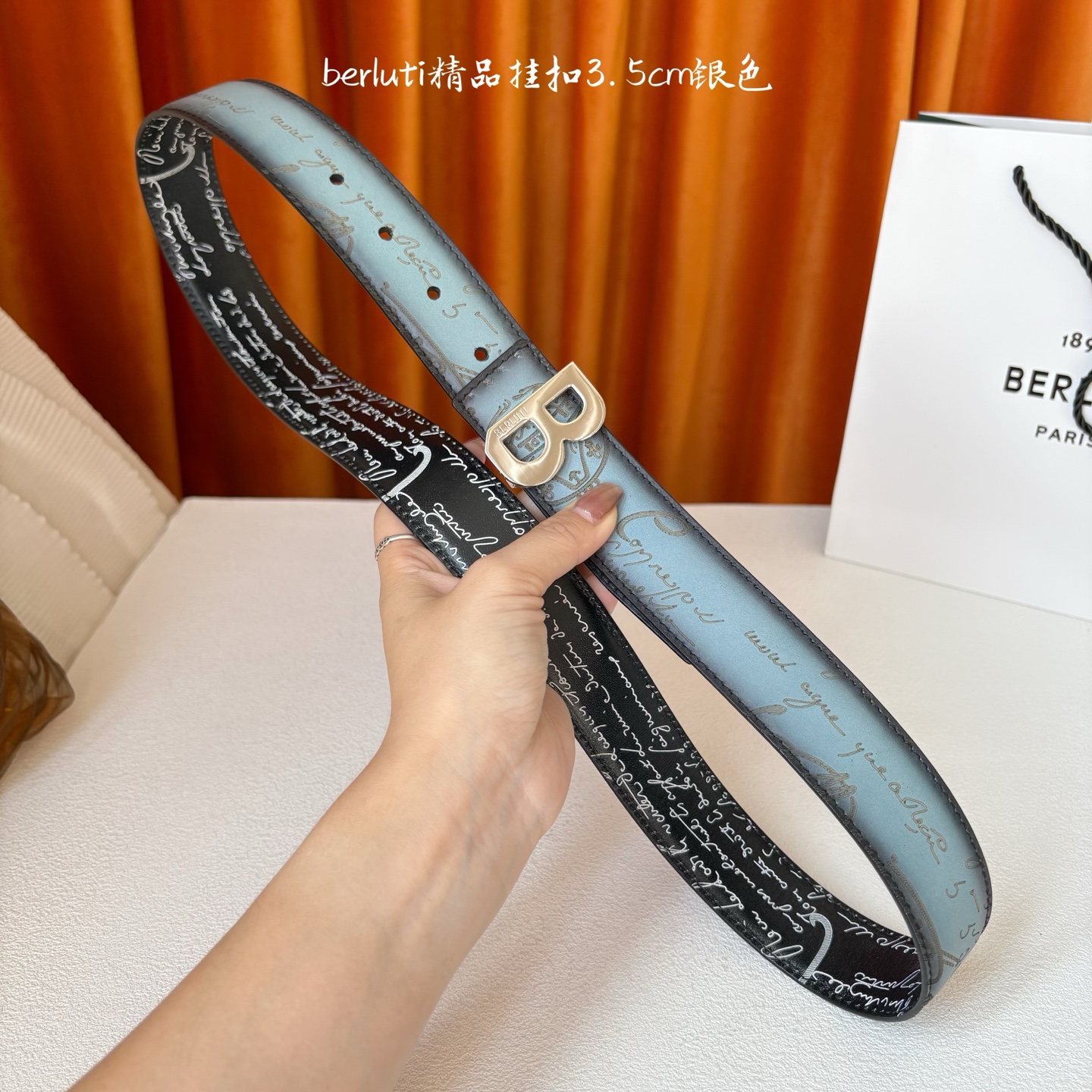 伯尔鲁帝 〖 Berluti 〗:采用意大利Venezia皮革和Patina古法染色工艺双面顶级头层小牛