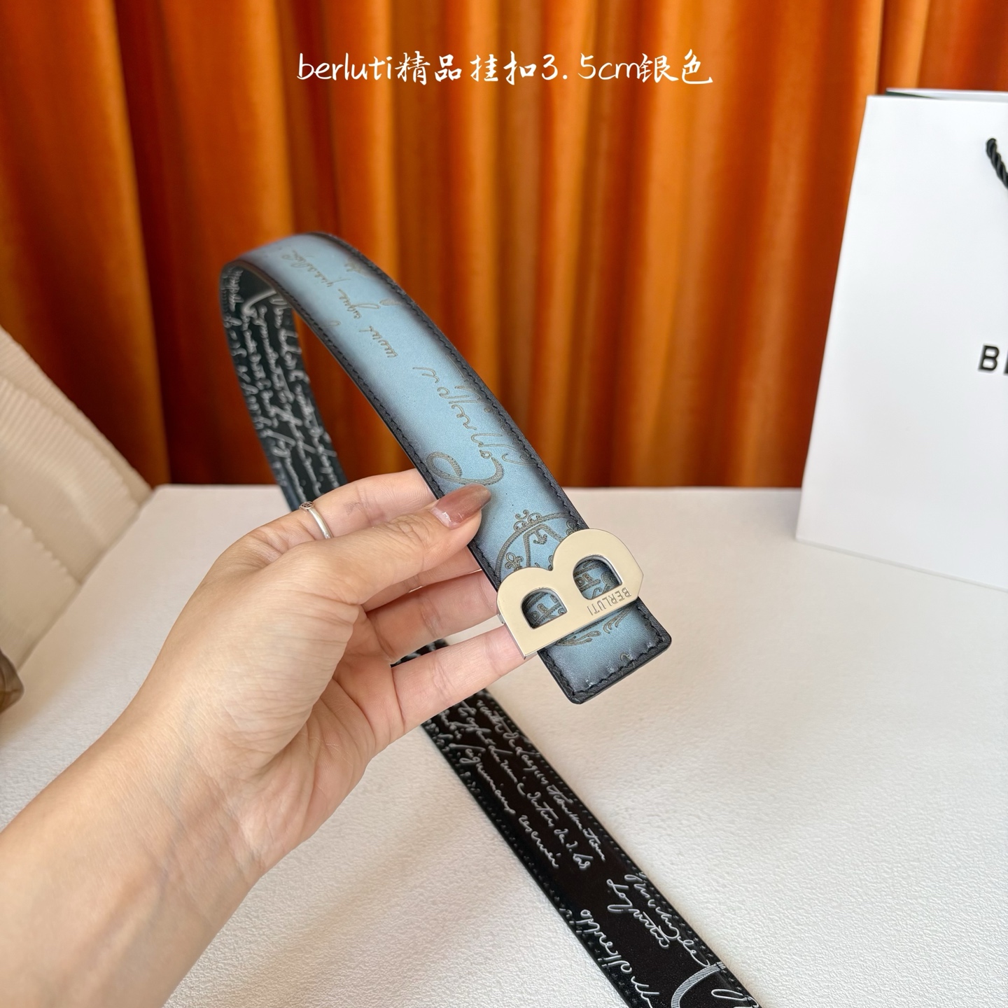 伯尔鲁帝 〖 Berluti 〗:采用意大利Venezia皮革和Patina古法染色工艺双面顶级头层小牛