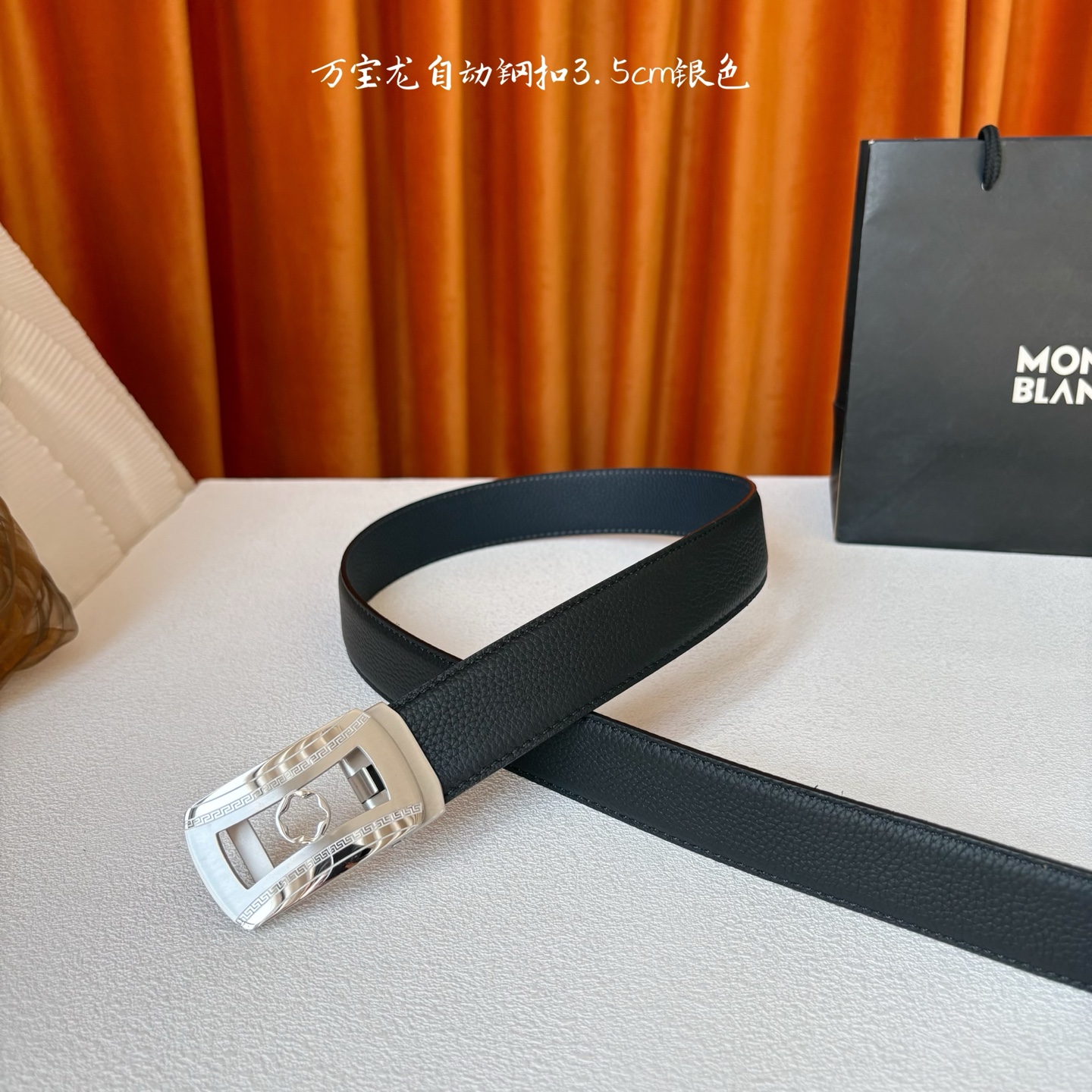 品牌：【万宝龙】 Montblanc家持续其一贯的高雅、绅士、精致的风格，进口小牛皮，手感细腻柔软。纯钢