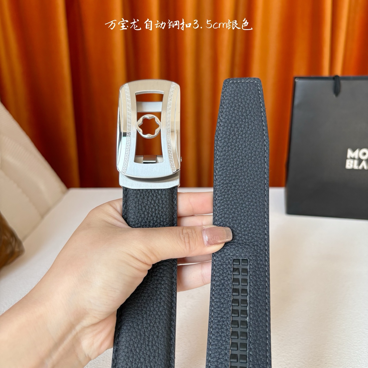 品牌：【万宝龙】 Montblanc家持续其一贯的高雅、绅士、精致的风格，进口小牛皮，手感细腻柔软。纯钢