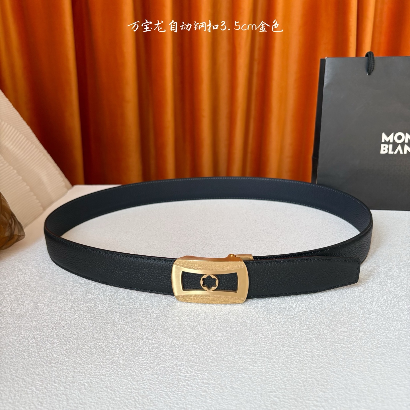 品牌：【万宝龙】 Montblanc家持续其一贯的高雅、绅士、精致的风格，进口小牛皮，手感细腻柔软。纯钢