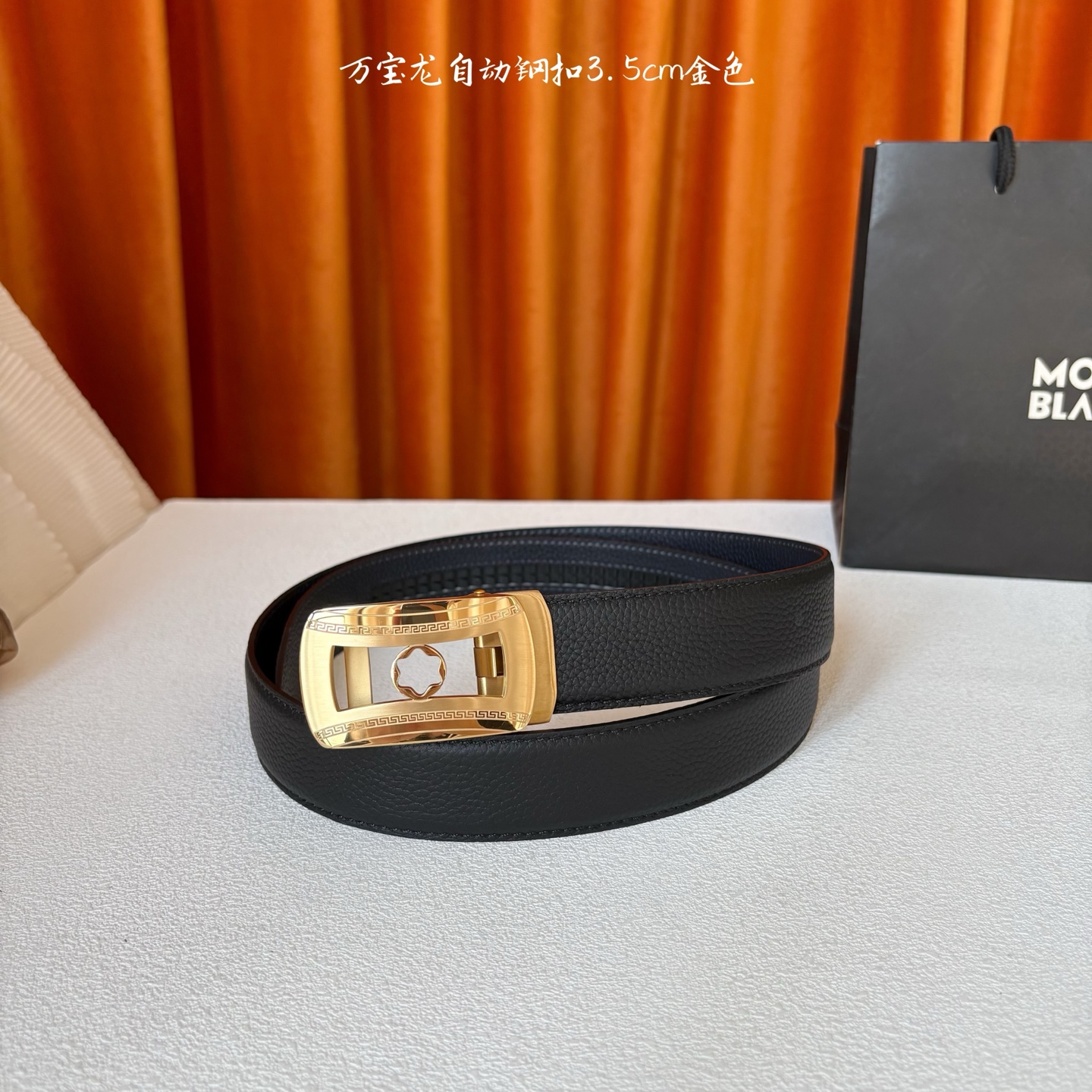 品牌：【万宝龙】 Montblanc家持续其一贯的高雅、绅士、精致的风格，进口小牛皮，手感细腻柔软。纯钢