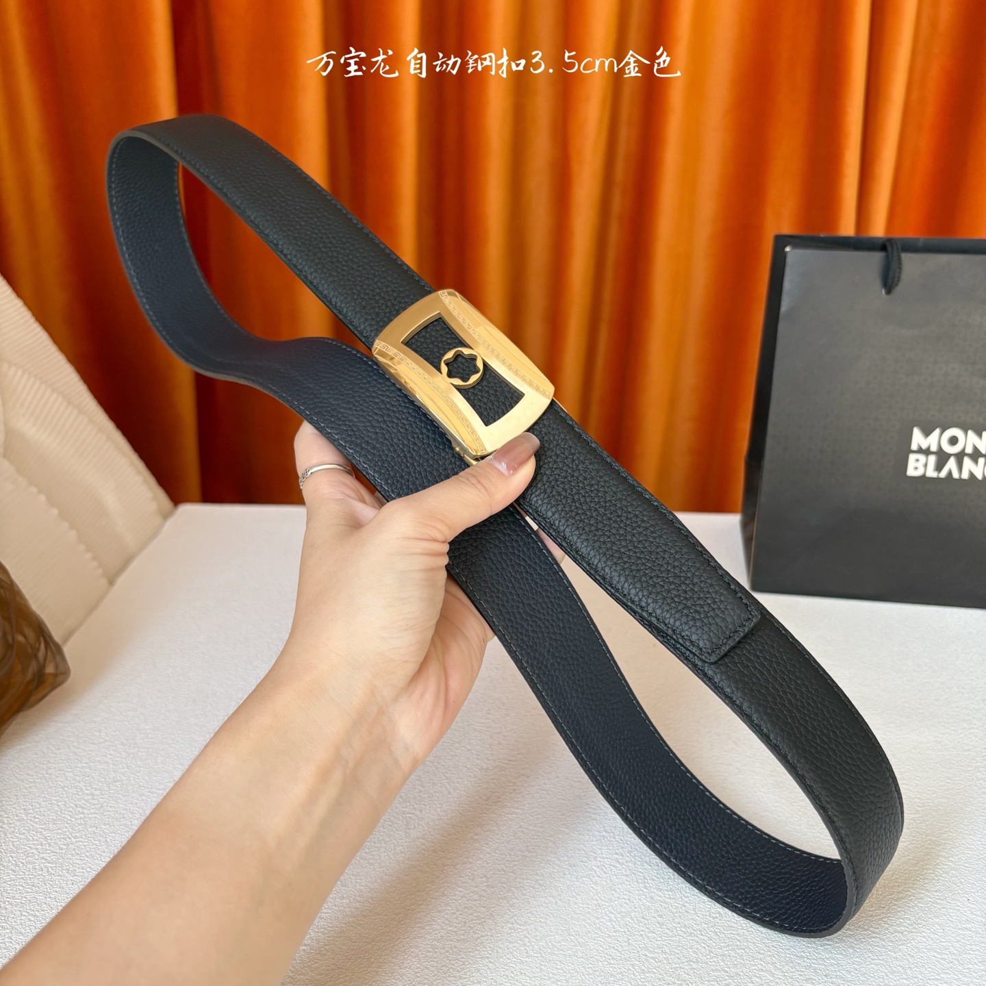 品牌：【万宝龙】 Montblanc家持续其一贯的高雅、绅士、精致的风格，进口小牛皮，手感细腻柔软。纯钢