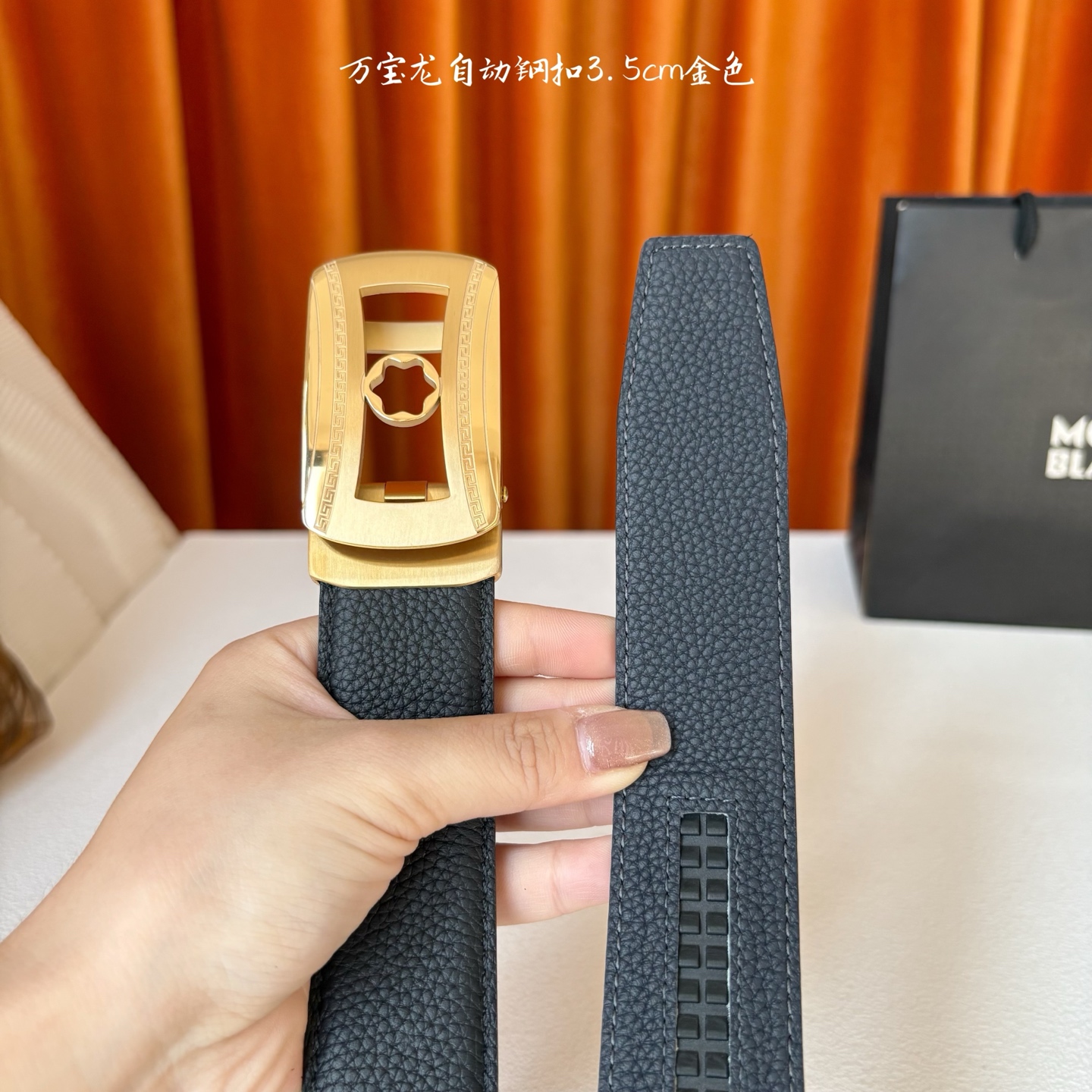 品牌：【万宝龙】 Montblanc家持续其一贯的高雅、绅士、精致的风格，进口小牛皮，手感细腻柔软。纯钢