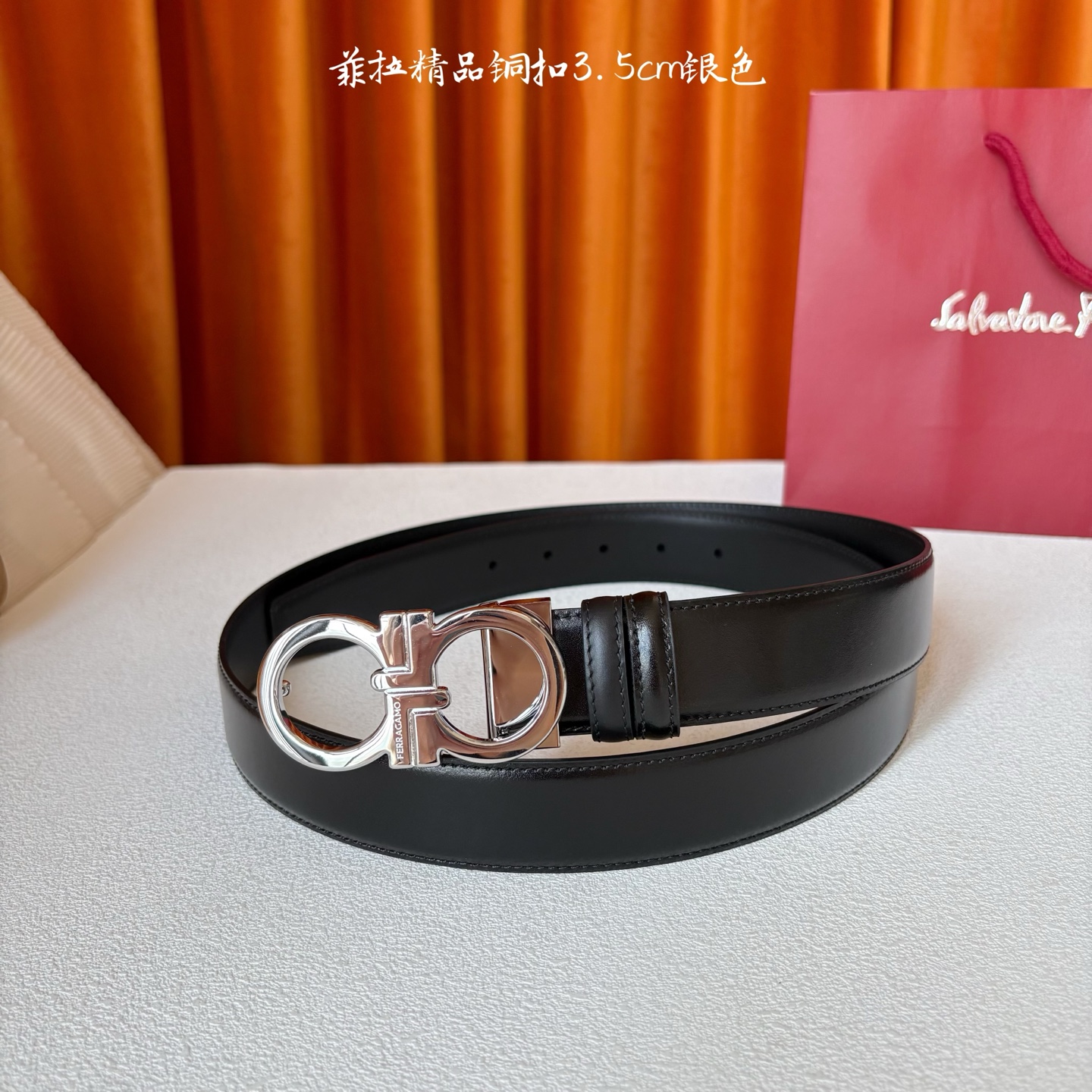 菲拉格慕男款进口小牛皮，手感细腻柔软。搭配纯铜精品扣，男士必备！宽度：3.5cm