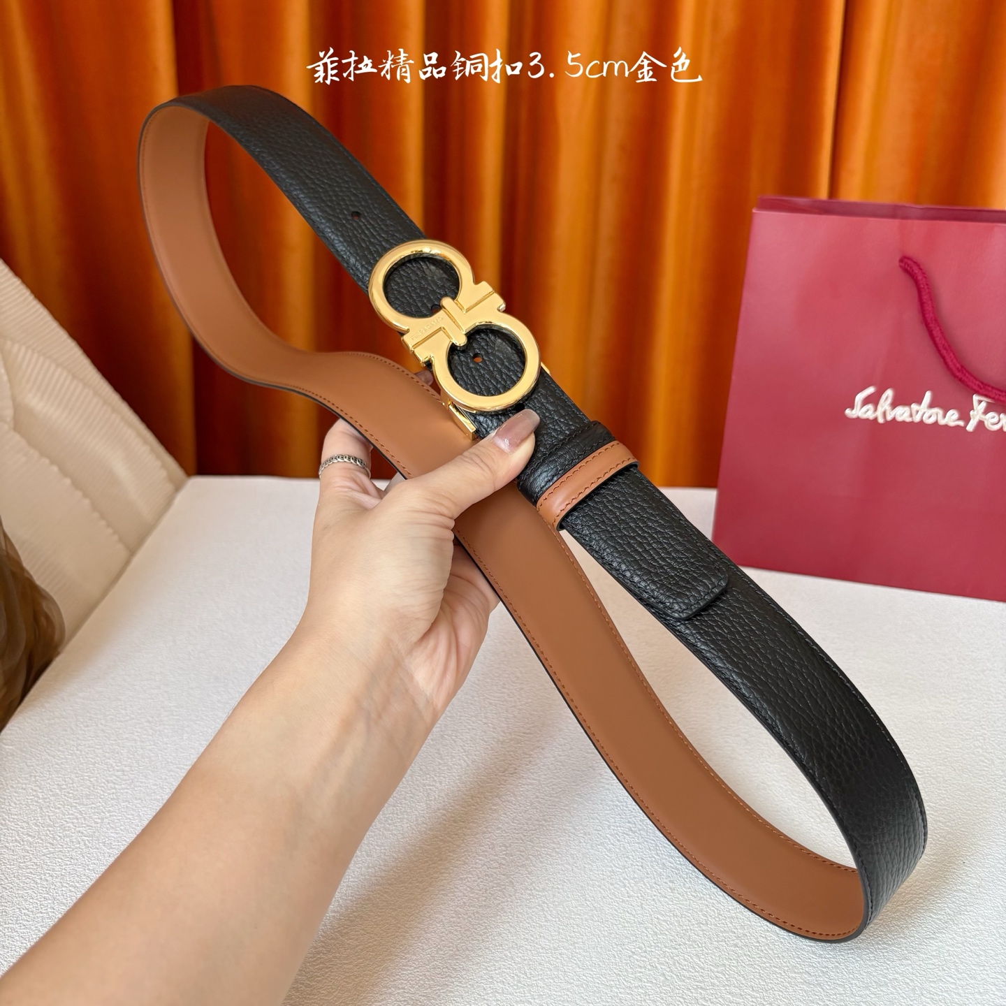 菲拉格慕男款进口小牛皮，手感细腻柔软。搭配纯铜精品扣，男士必备！宽度：3.5cm