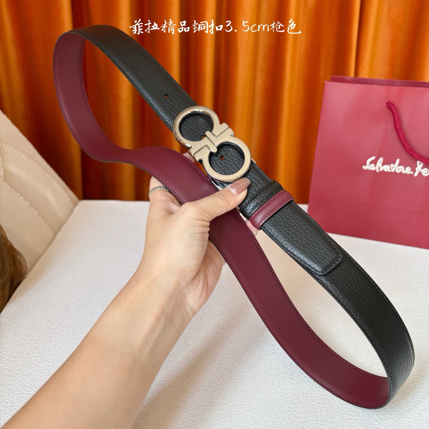 菲拉格慕男款进口小牛皮，手感细腻柔软。搭配纯铜精品扣，男士必备！宽度：3.5cm