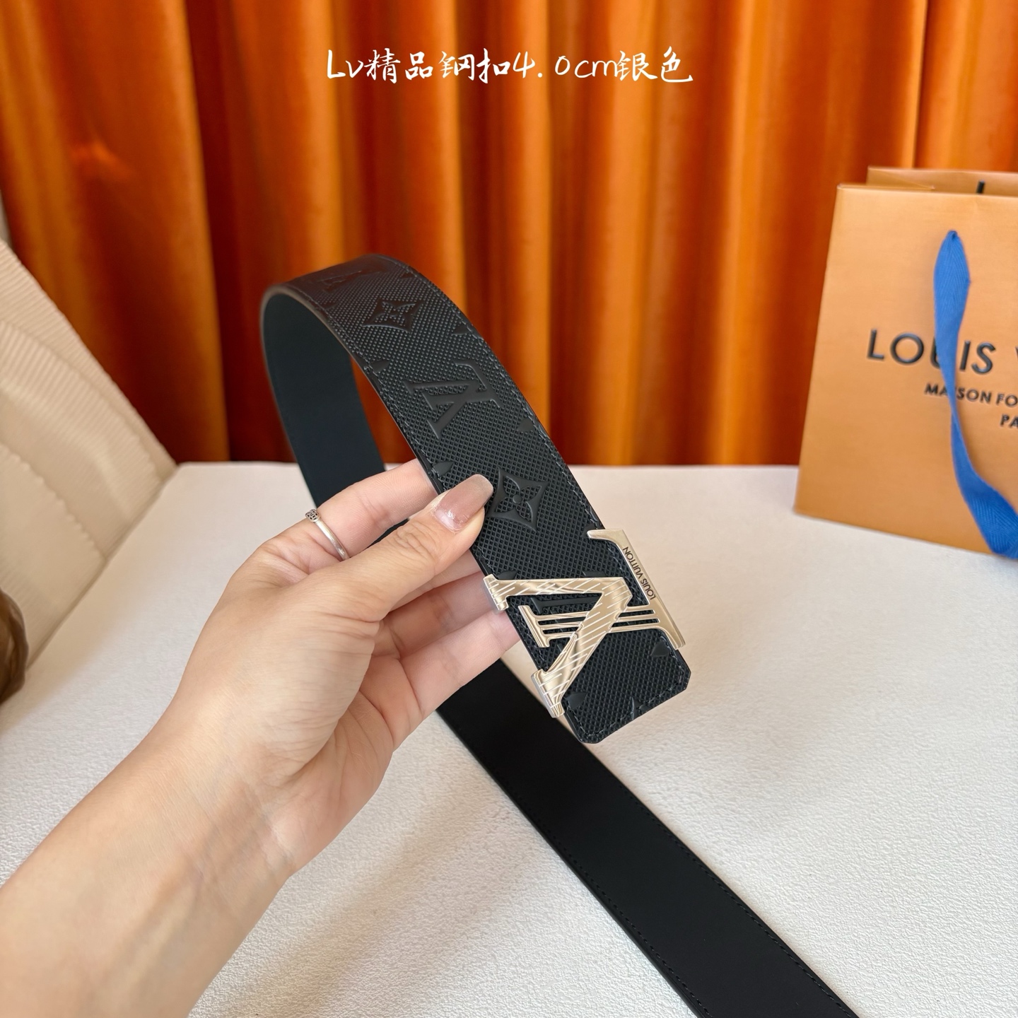 【LOUIS VUITTON】：经典原单品质，pvc压花面配原版平纹底，搭配原单精品钢扣，精工制作，细节