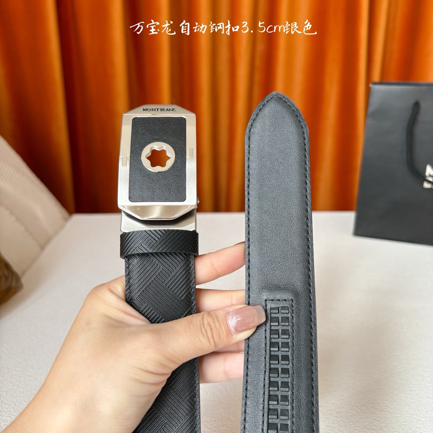 品牌：【万宝龙】 Montblanc家持续其一贯的高雅、绅士、精致的风格，进口小牛皮，手感细腻柔软。纯钢