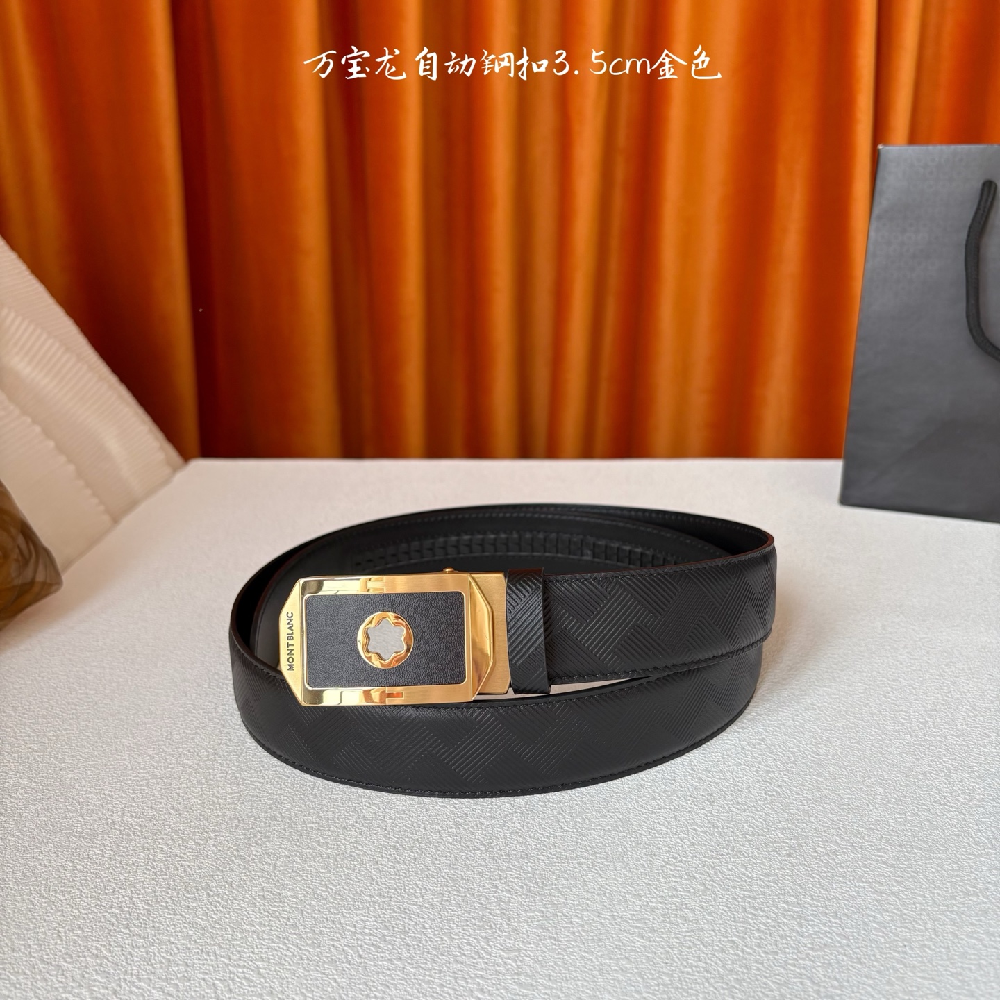 品牌：【万宝龙】 Montblanc家持续其一贯的高雅、绅士、精致的风格，进口小牛皮，手感细腻柔软。纯钢