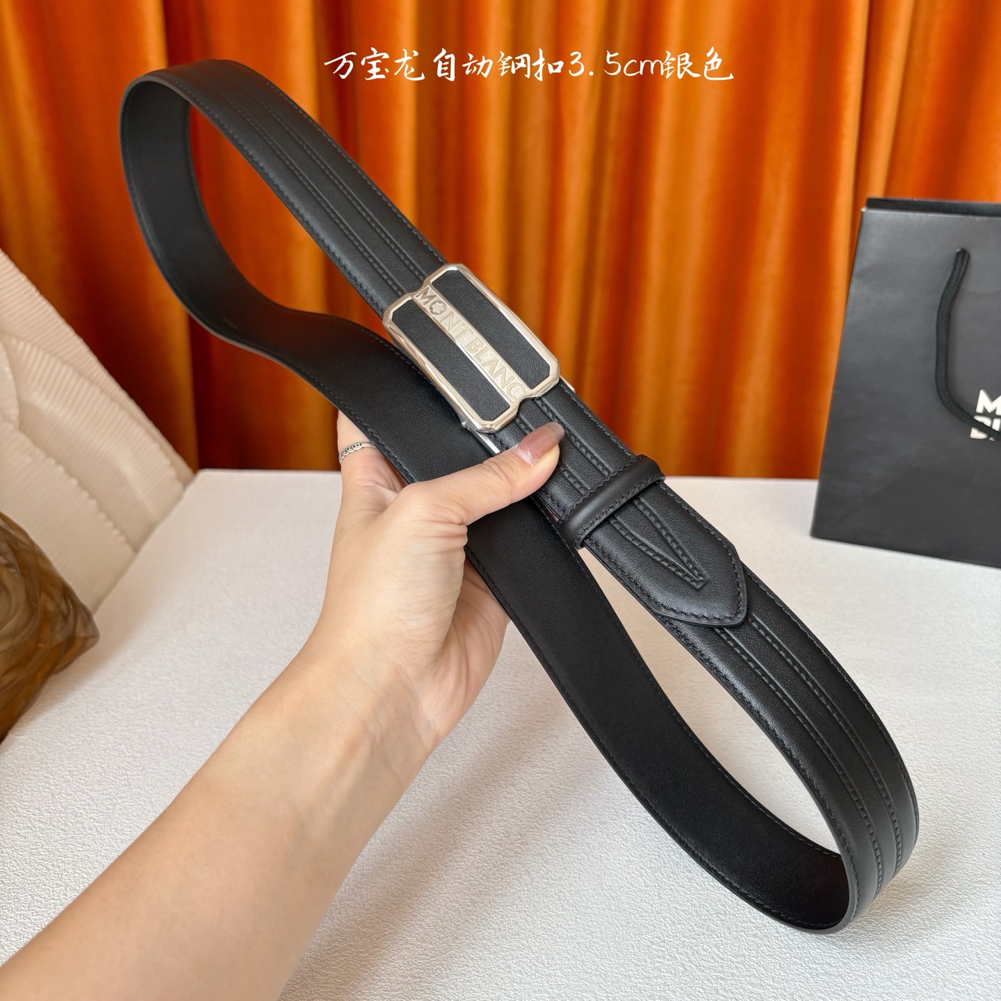 品牌：【万宝龙】 Montblanc家持续其一贯的高雅、绅士、精致的风格，进口小牛皮，手感细腻柔软。纯钢