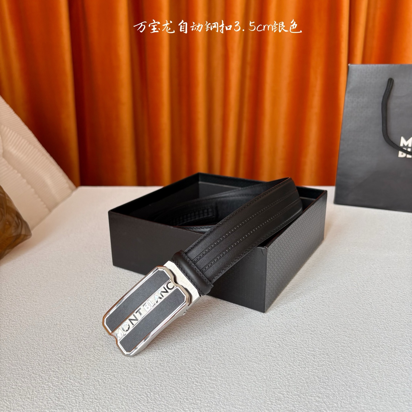 品牌：【万宝龙】 Montblanc家持续其一贯的高雅、绅士、精致的风格，进口小牛皮，手感细腻柔软。纯钢