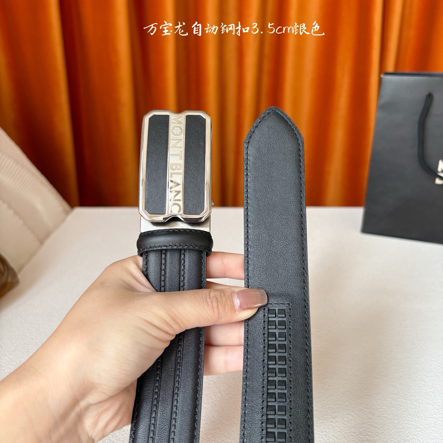 品牌：【万宝龙】 Montblanc家持续其一贯的高雅、绅士、精致的风格，进口小牛皮，手感细腻柔软。纯钢