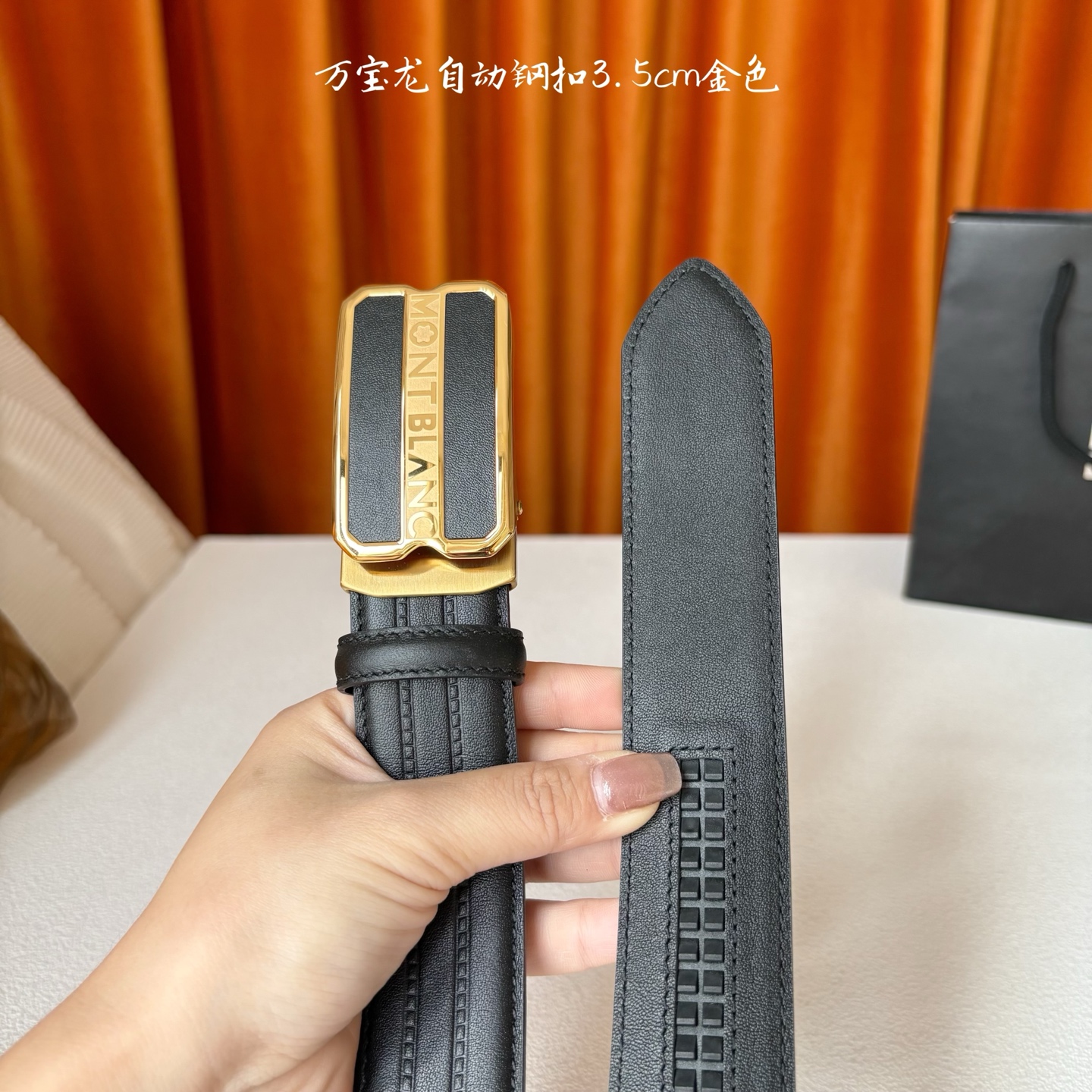 品牌：【万宝龙】 Montblanc家持续其一贯的高雅、绅士、精致的风格，进口小牛皮，手感细腻柔软。纯钢
