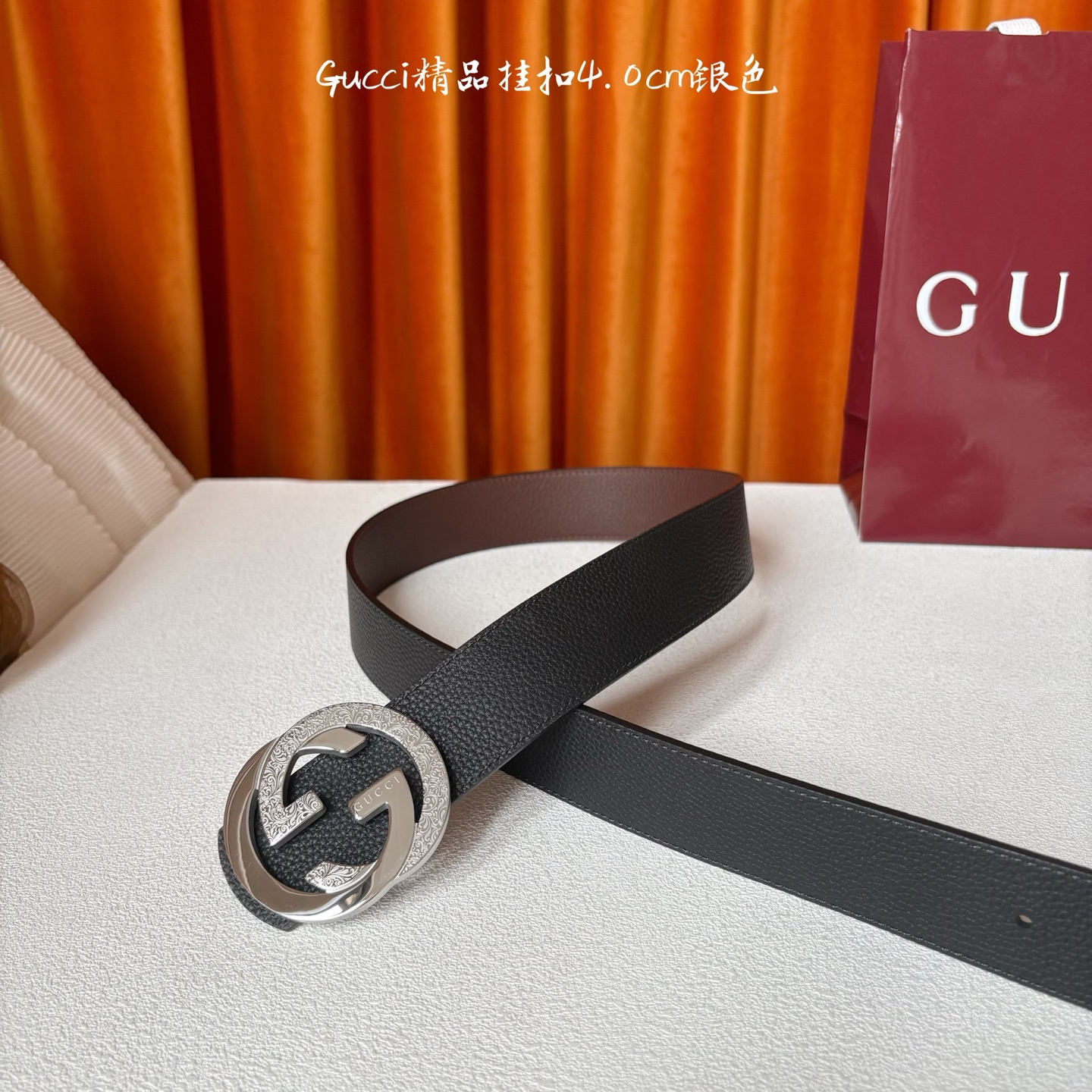 Gucci2025秋冬新作，黑咖双面荔枝纹搭配可拆卸互扣式双G搭扣，双面可用，潮流时尚。