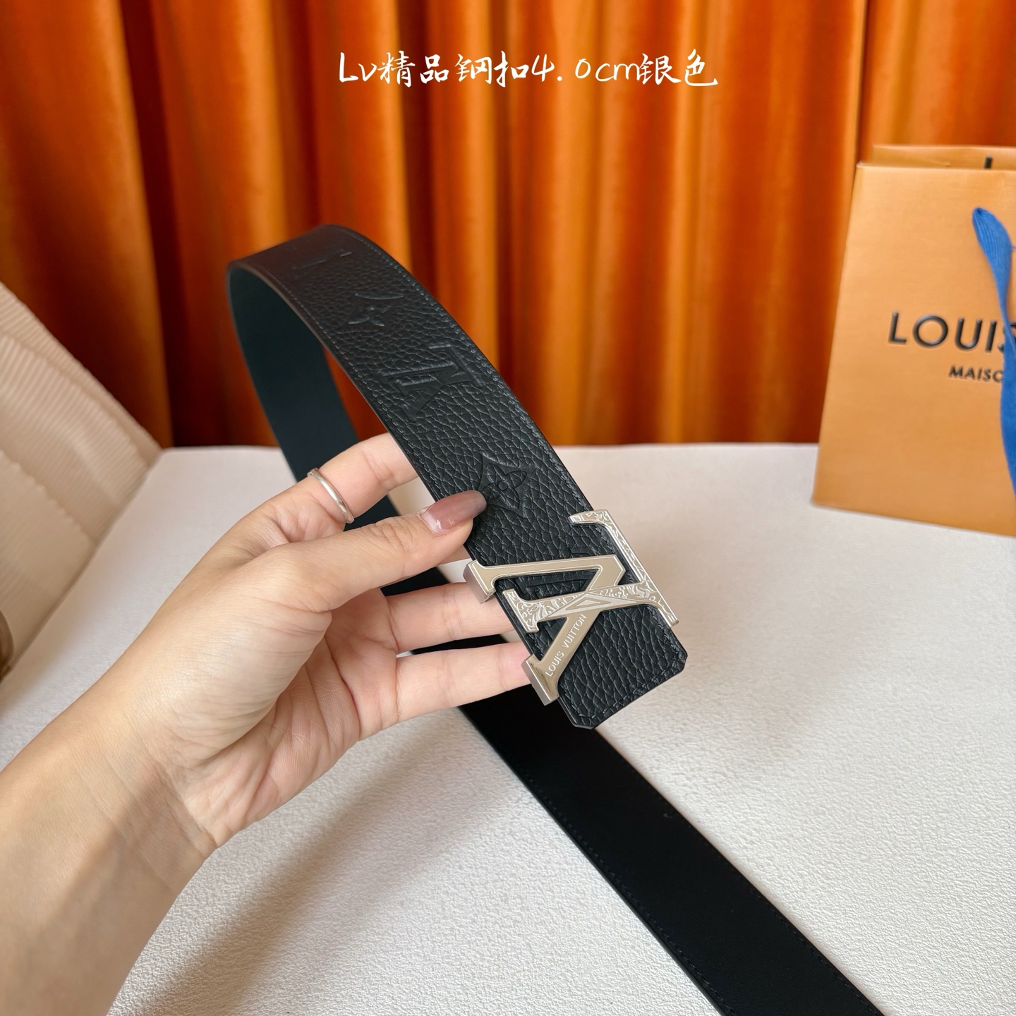 【LOUIS VUITTON】：经典原单品质，面经典压花配原版平纹底，搭配原单精品钢扣，精工制作，细节看