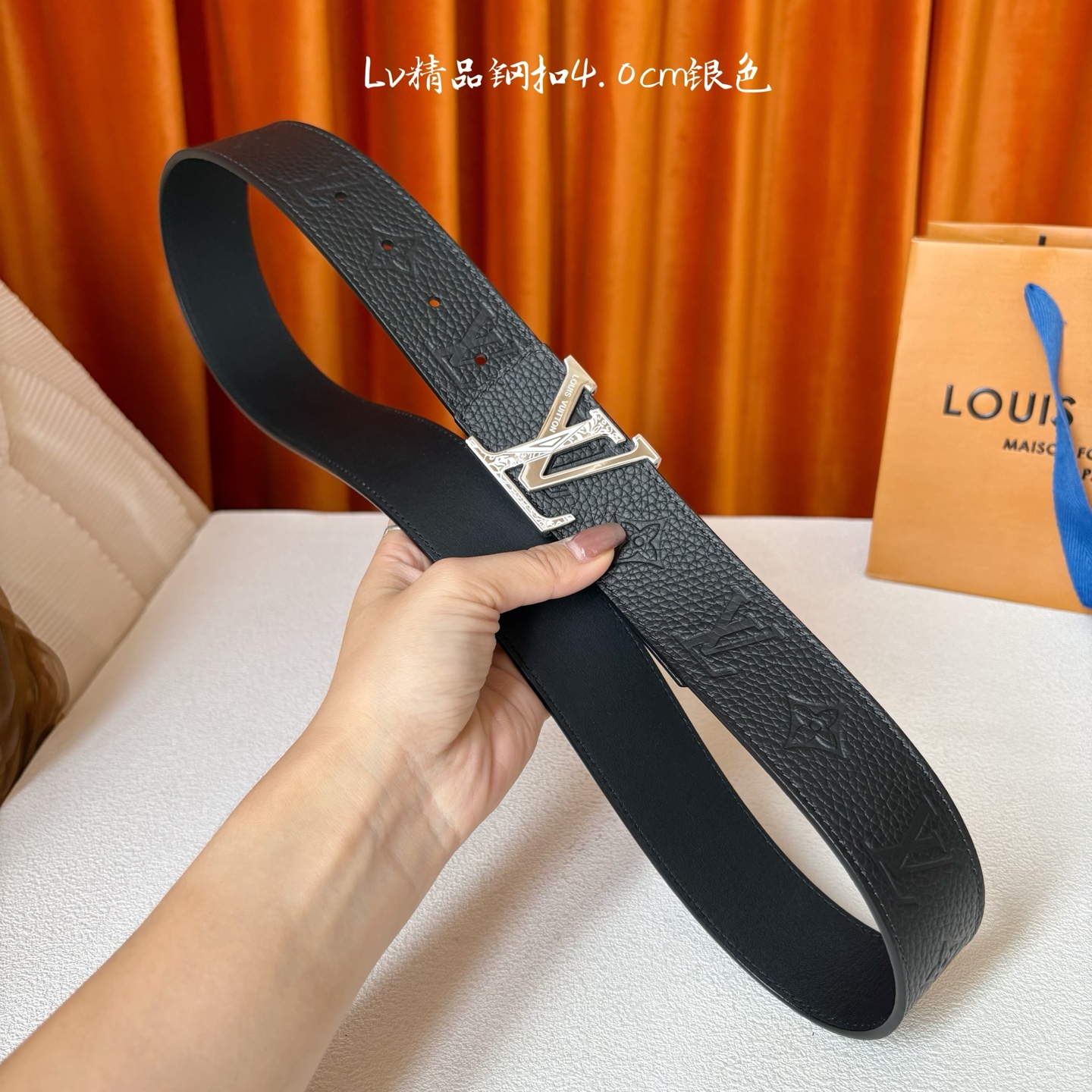 【LOUIS VUITTON】：经典原单品质，面经典压花配原版平纹底，搭配原单精品钢扣，精工制作，细节看