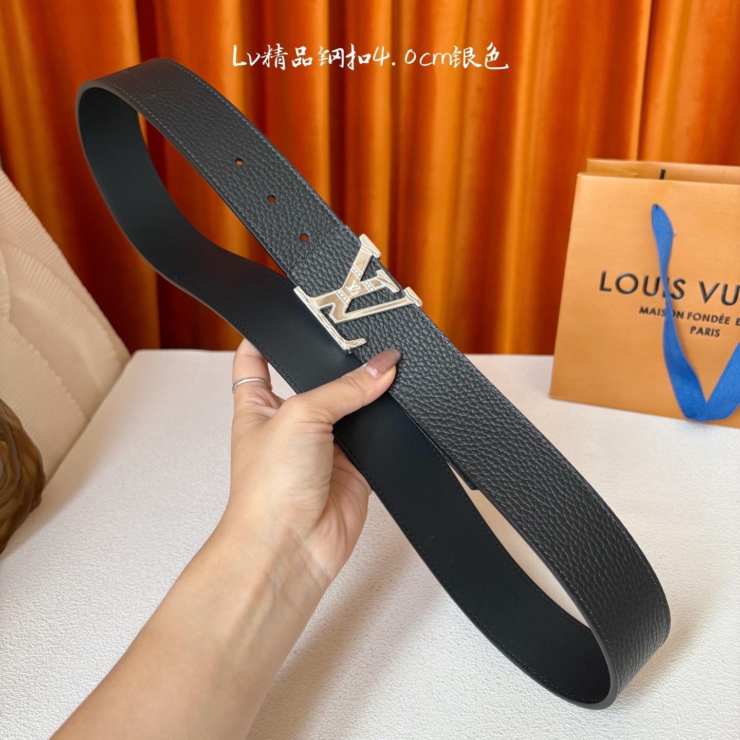 【LOUIS VUITTON】：经典原单品质，经典荔枝纹面配原版平纹底，搭配原单精品钢扣，精工制作，细节