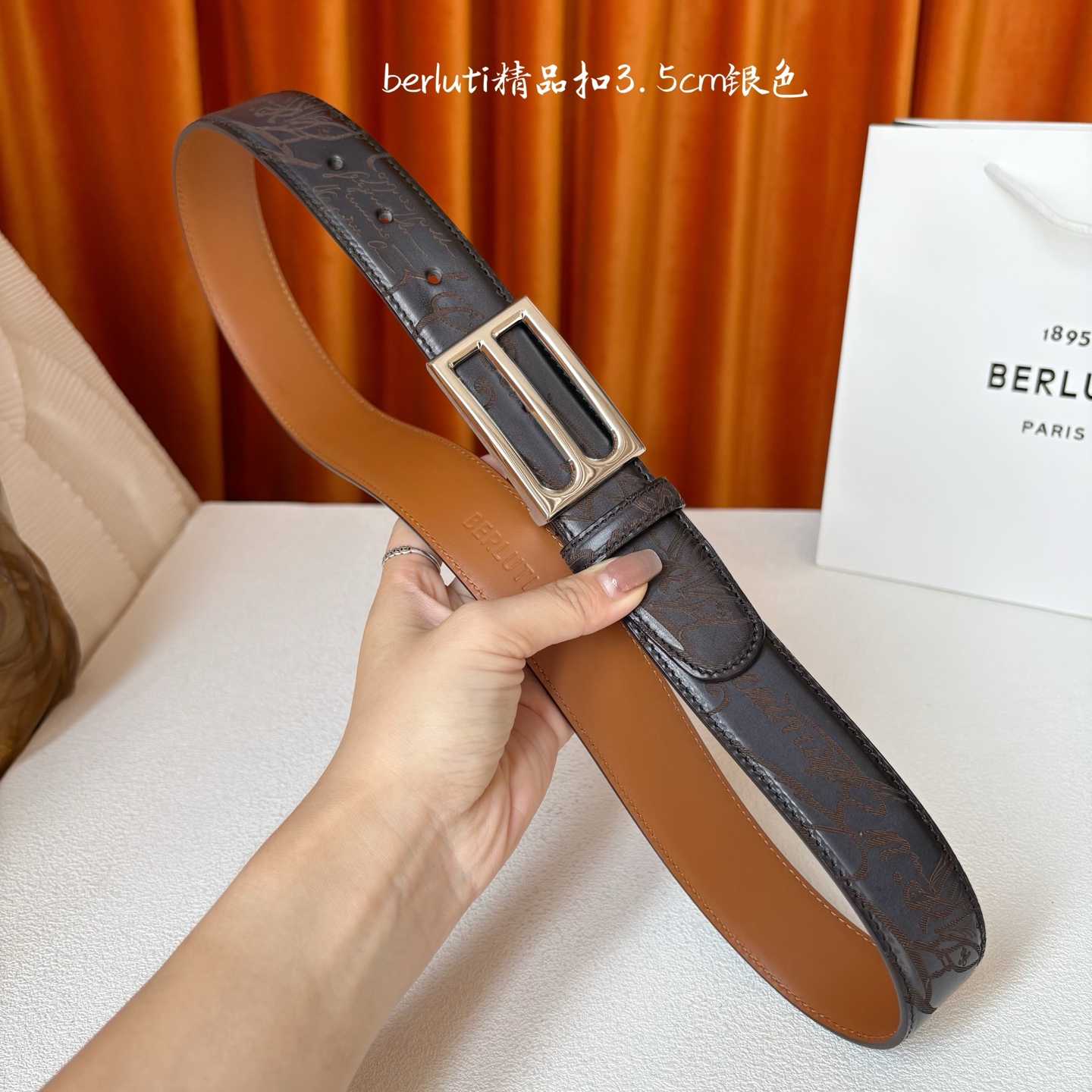 伯尔鲁帝 〖 Berluti 〗:采用意大利Venezia皮革和Patina古法染色工艺双面顶级头层小牛