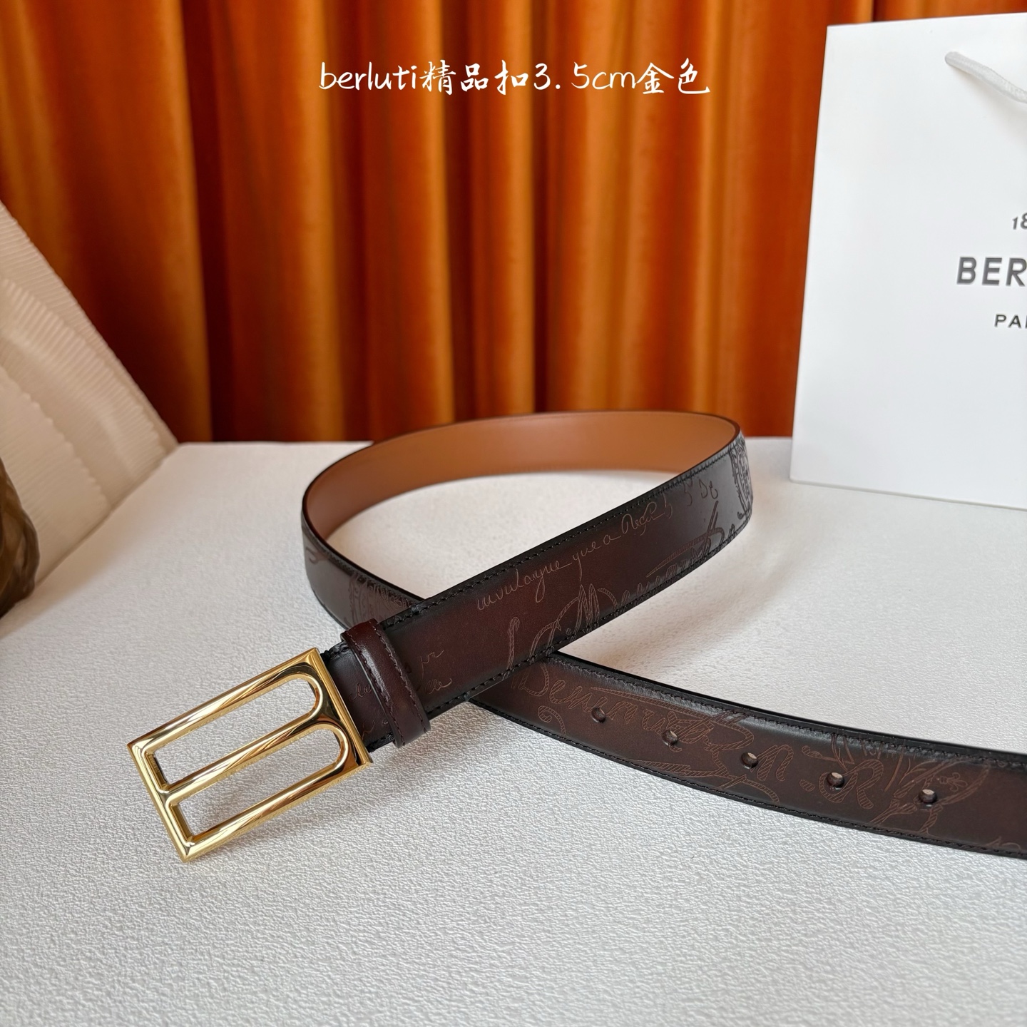 伯尔鲁帝 〖 Berluti 〗:采用意大利Venezia皮革和Patina古法染色工艺双面顶级头层小牛