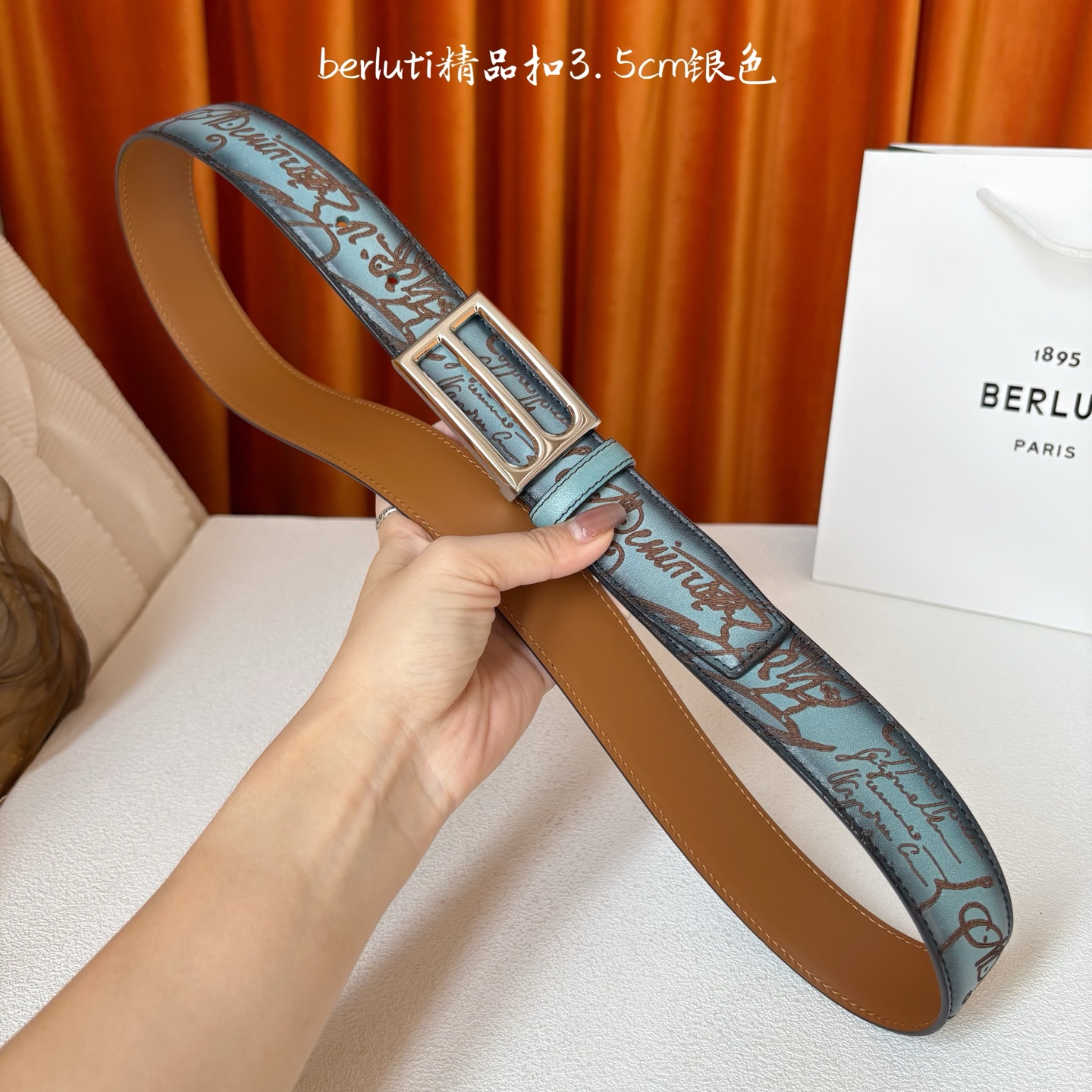 伯尔鲁帝 〖 Berluti 〗:采用意大利Venezia皮革和Patina古法染色工艺双面顶级头层小牛