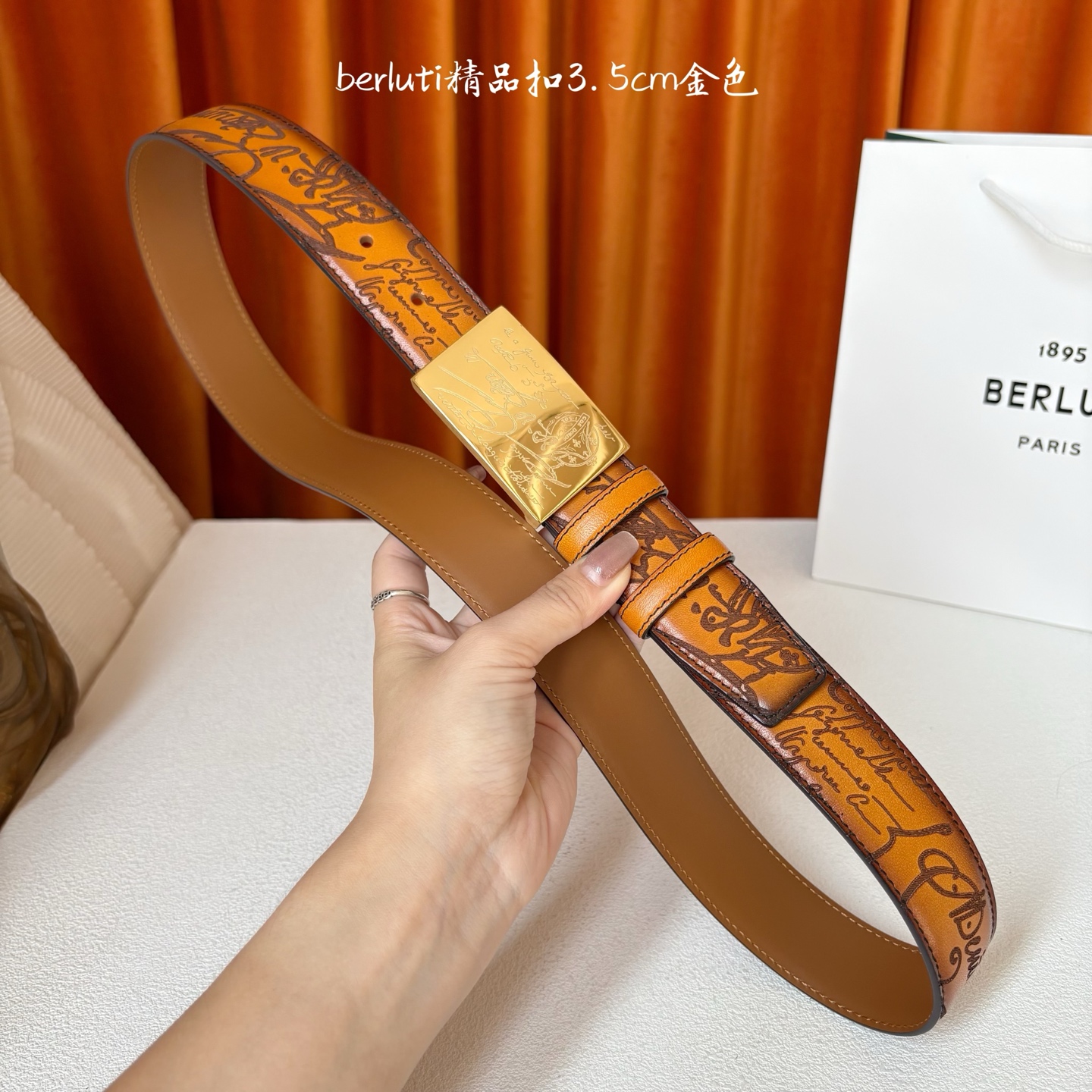 伯尔鲁帝 〖 Berluti 〗:采用意大利Venezia皮革和Patina古法染色工艺双面顶级头层小牛