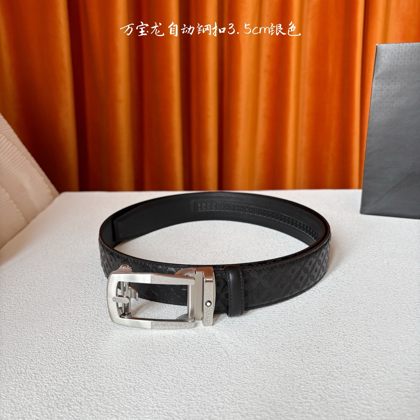 品牌：【万宝龙】 Montblanc家持续其一贯的高雅、绅士、精致的风格，进口小牛皮，手感细腻柔软。纯钢