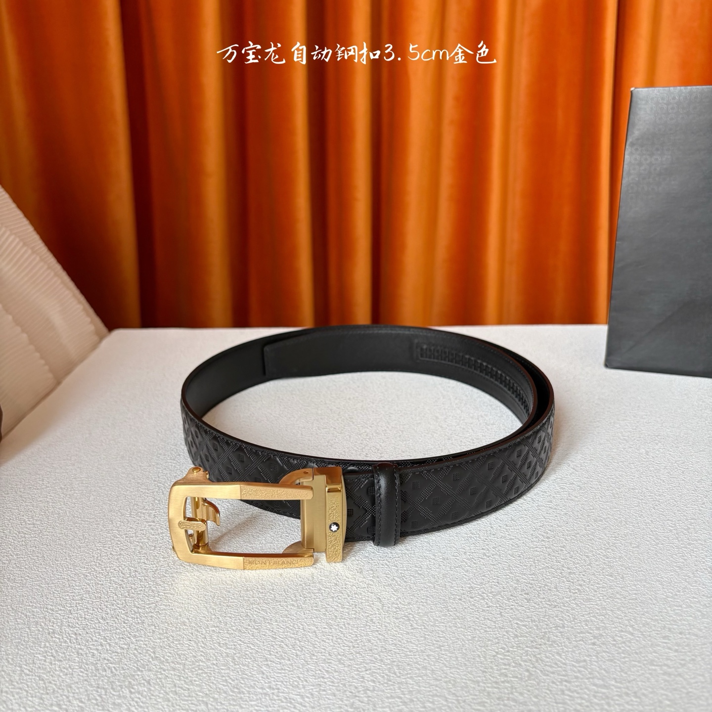 品牌：【万宝龙】 Montblanc家持续其一贯的高雅、绅士、精致的风格，进口小牛皮，手感细腻柔软。纯钢