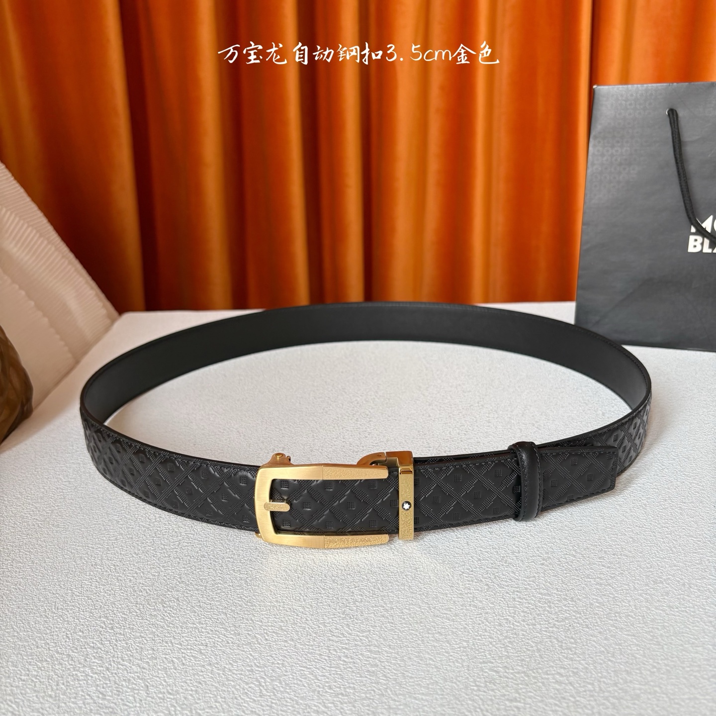 品牌：【万宝龙】 Montblanc家持续其一贯的高雅、绅士、精致的风格，进口小牛皮，手感细腻柔软。纯钢