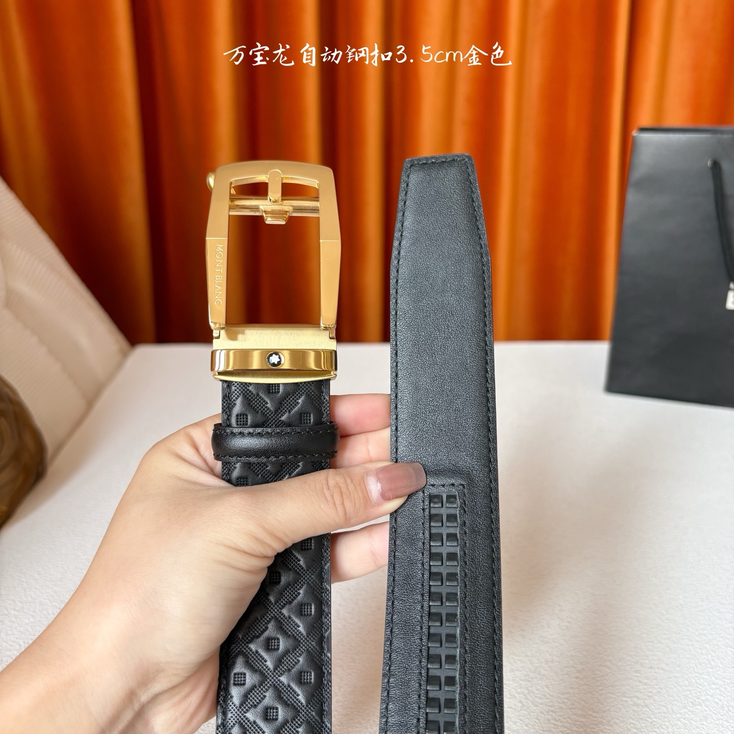 品牌：【万宝龙】 Montblanc家持续其一贯的高雅、绅士、精致的风格，进口小牛皮，手感细腻柔软。纯钢