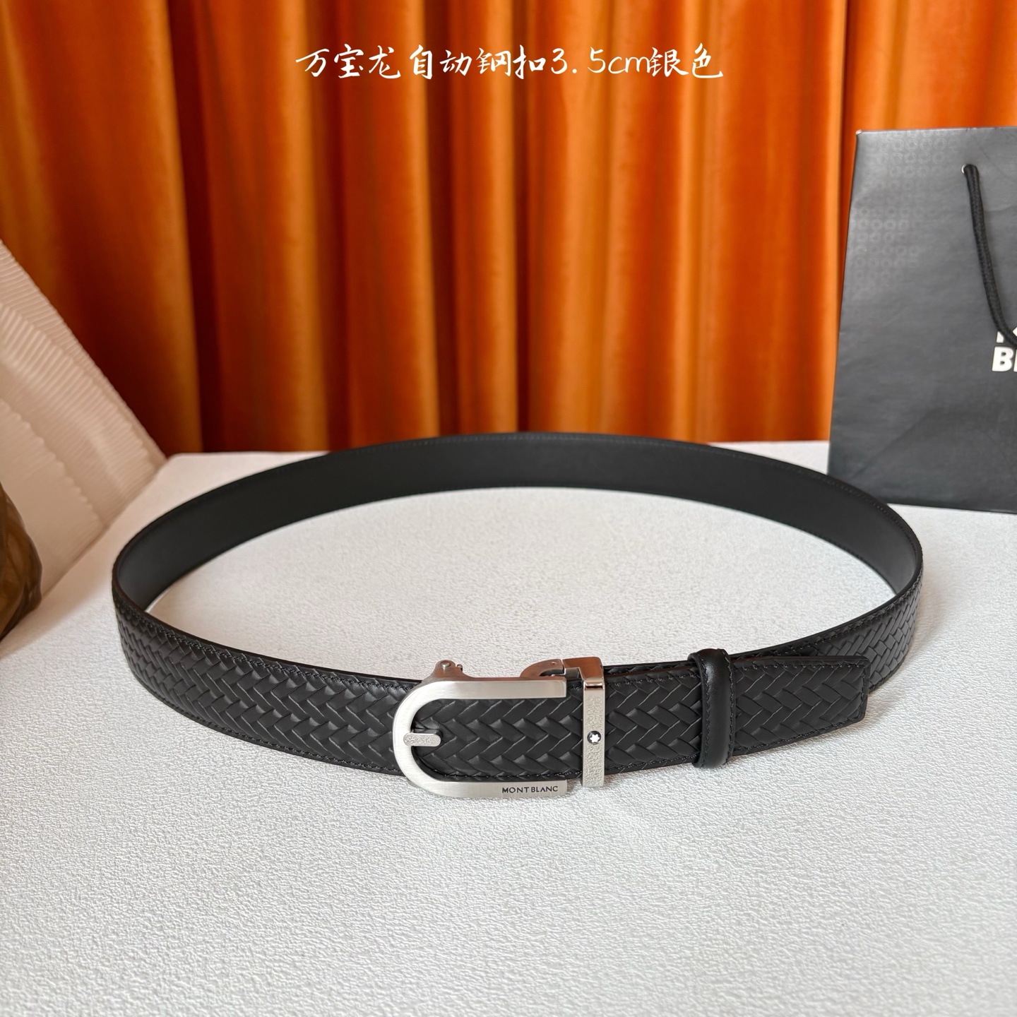 品牌：【万宝龙】 Montblanc家持续其一贯的高雅、绅士、精致的风格，进口小牛皮，手感细腻柔软。纯钢