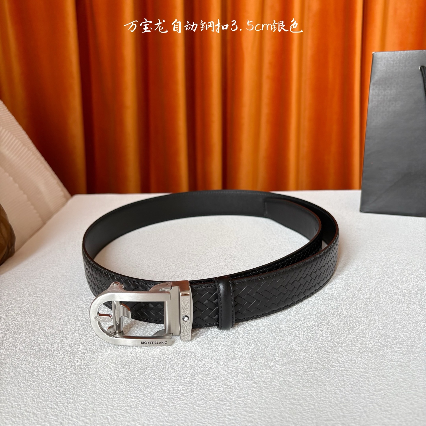 品牌：【万宝龙】 Montblanc家持续其一贯的高雅、绅士、精致的风格，进口小牛皮，手感细腻柔软。纯钢