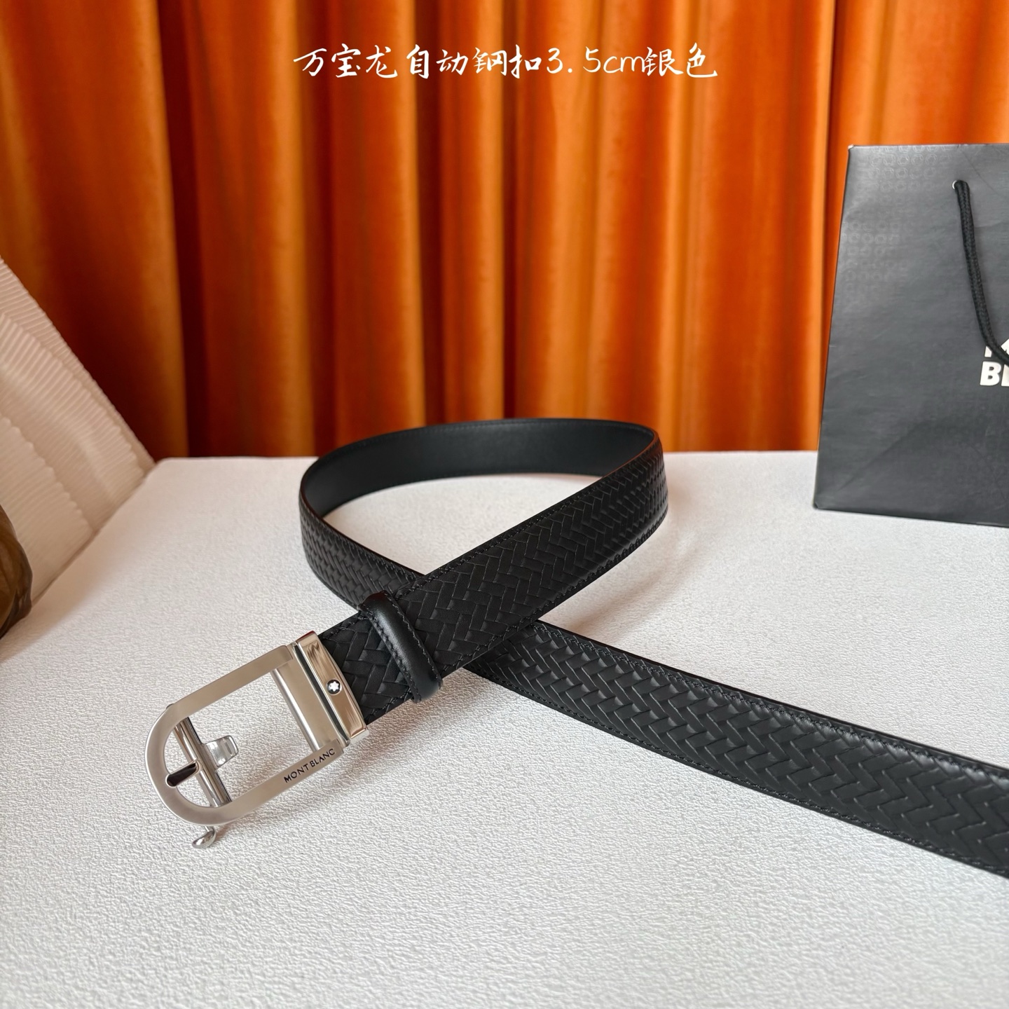 品牌：【万宝龙】 Montblanc家持续其一贯的高雅、绅士、精致的风格，进口小牛皮，手感细腻柔软。纯钢