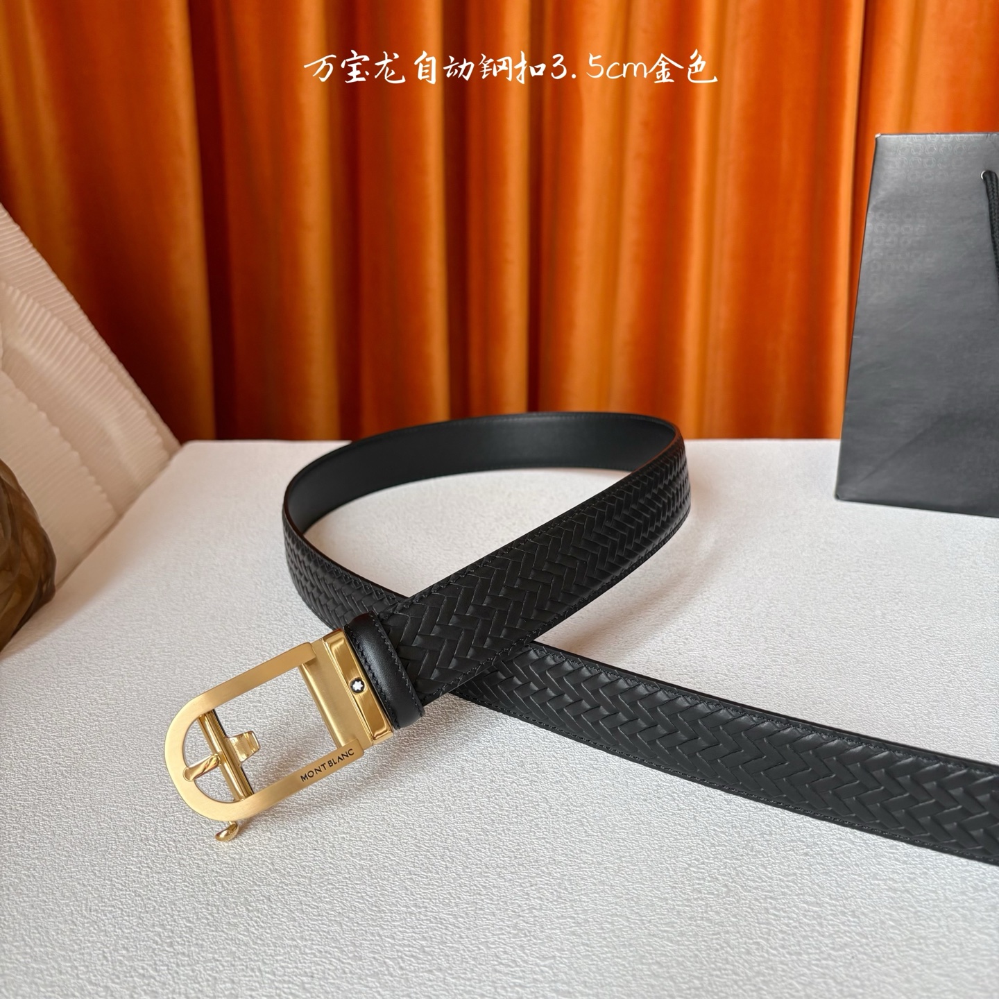 品牌：【万宝龙】 Montblanc家持续其一贯的高雅、绅士、精致的风格，进口小牛皮，手感细腻柔软。纯钢