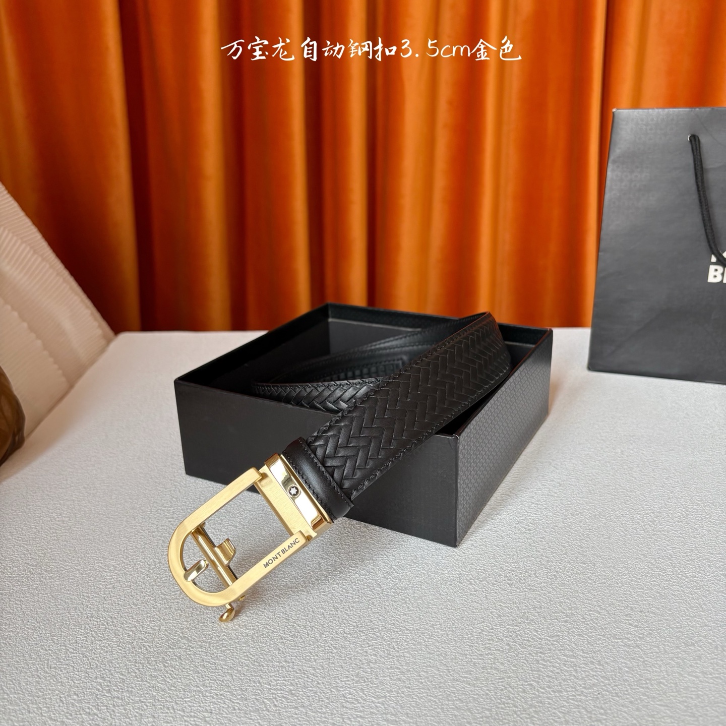 品牌：【万宝龙】 Montblanc家持续其一贯的高雅、绅士、精致的风格，进口小牛皮，手感细腻柔软。纯钢