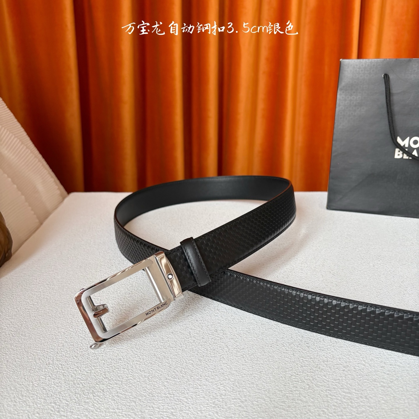 品牌：【万宝龙】 Montblanc家持续其一贯的高雅、绅士、精致的风格，进口小牛皮，手感细腻柔软。纯钢