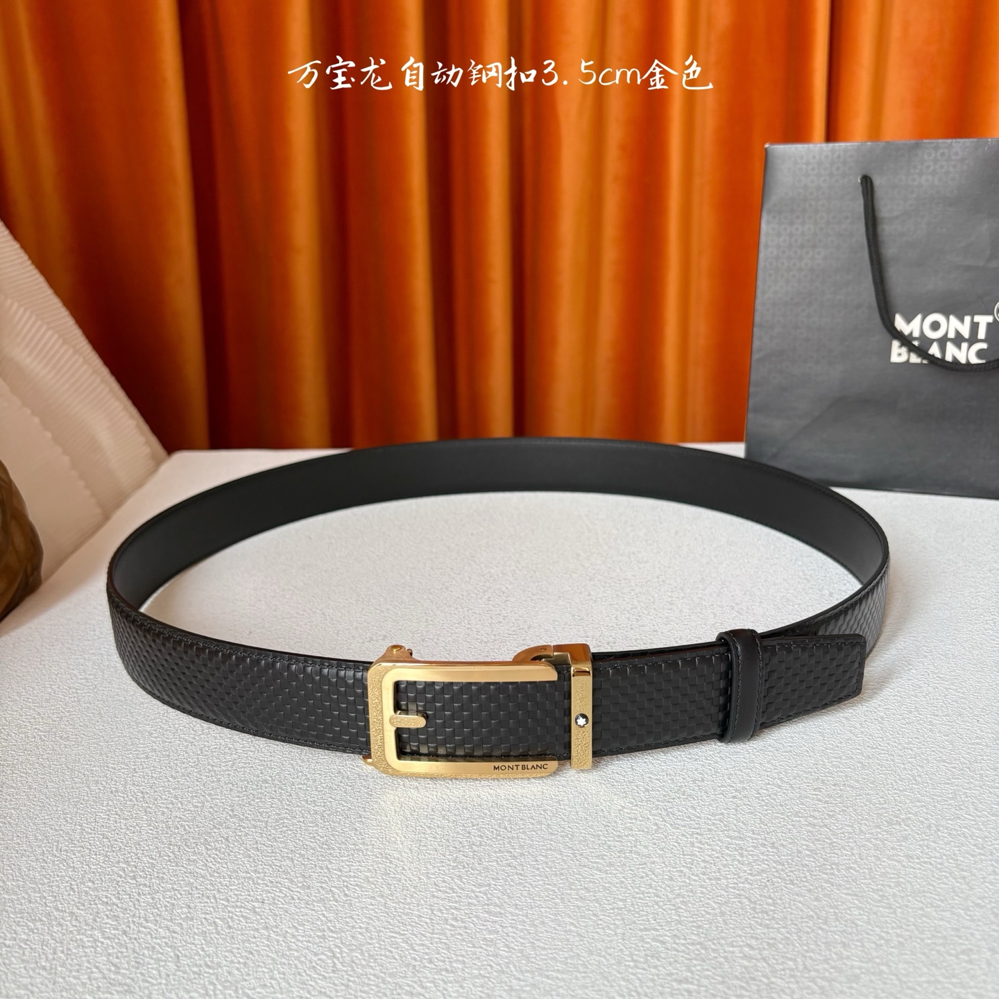 品牌：【万宝龙】 Montblanc家持续其一贯的高雅、绅士、精致的风格，进口小牛皮，手感细腻柔软。纯钢