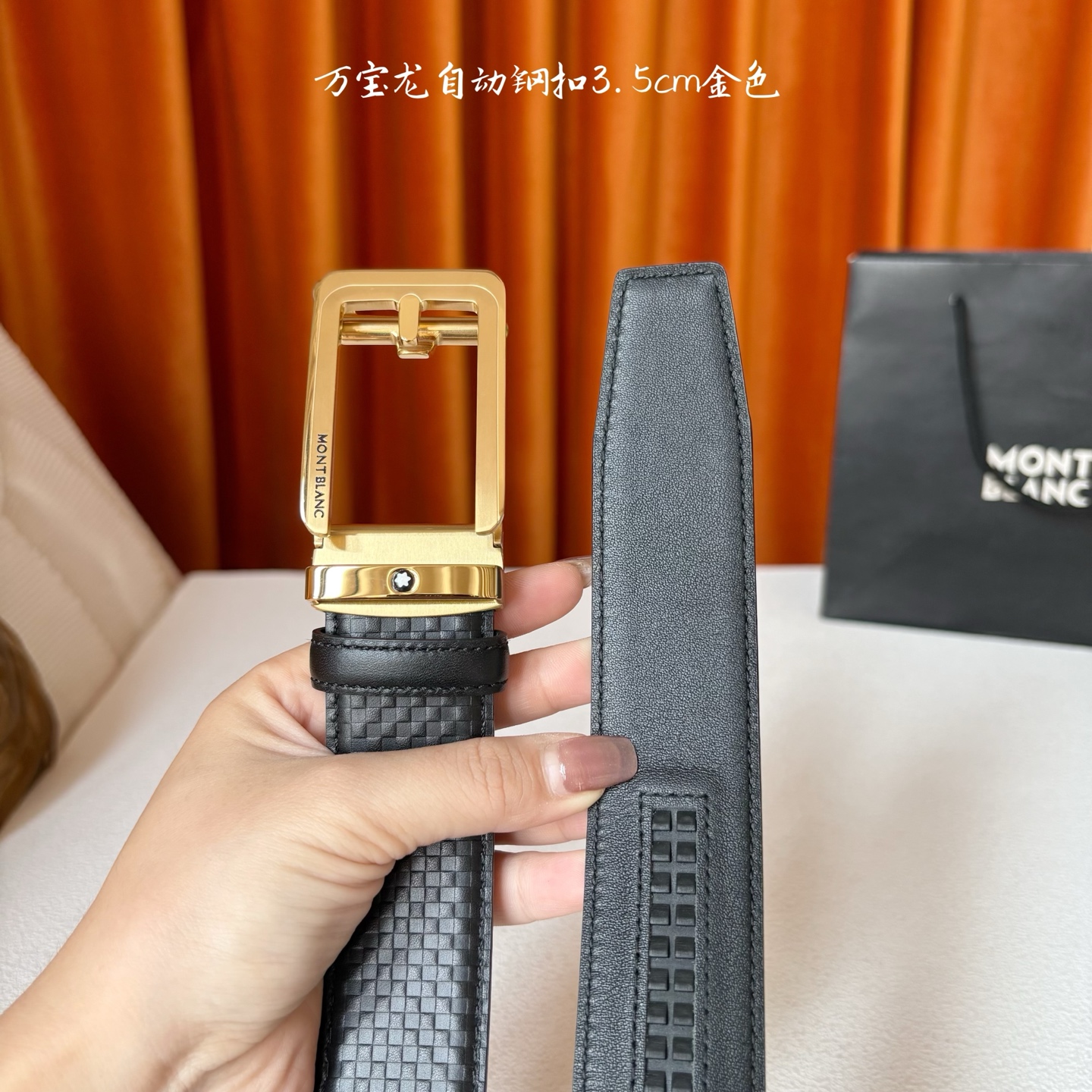 品牌：【万宝龙】 Montblanc家持续其一贯的高雅、绅士、精致的风格，进口小牛皮，手感细腻柔软。纯钢