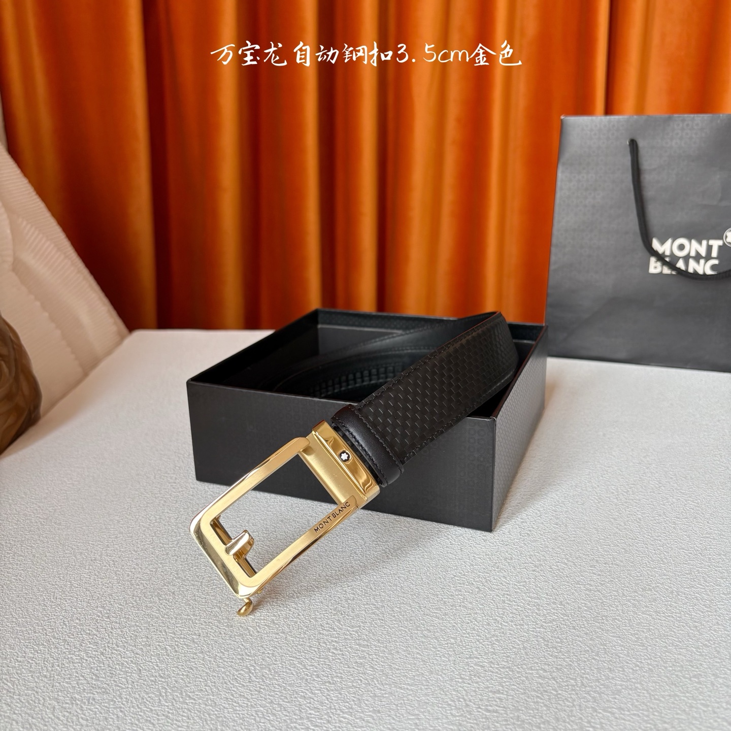 品牌：【万宝龙】 Montblanc家持续其一贯的高雅、绅士、精致的风格，进口小牛皮，手感细腻柔软。纯钢