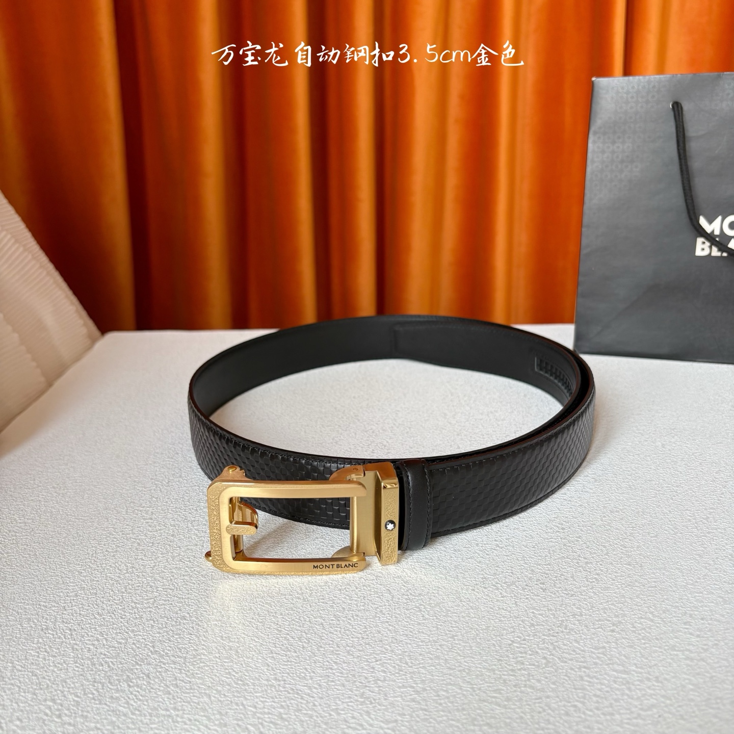 品牌：【万宝龙】 Montblanc家持续其一贯的高雅、绅士、精致的风格，进口小牛皮，手感细腻柔软。纯钢