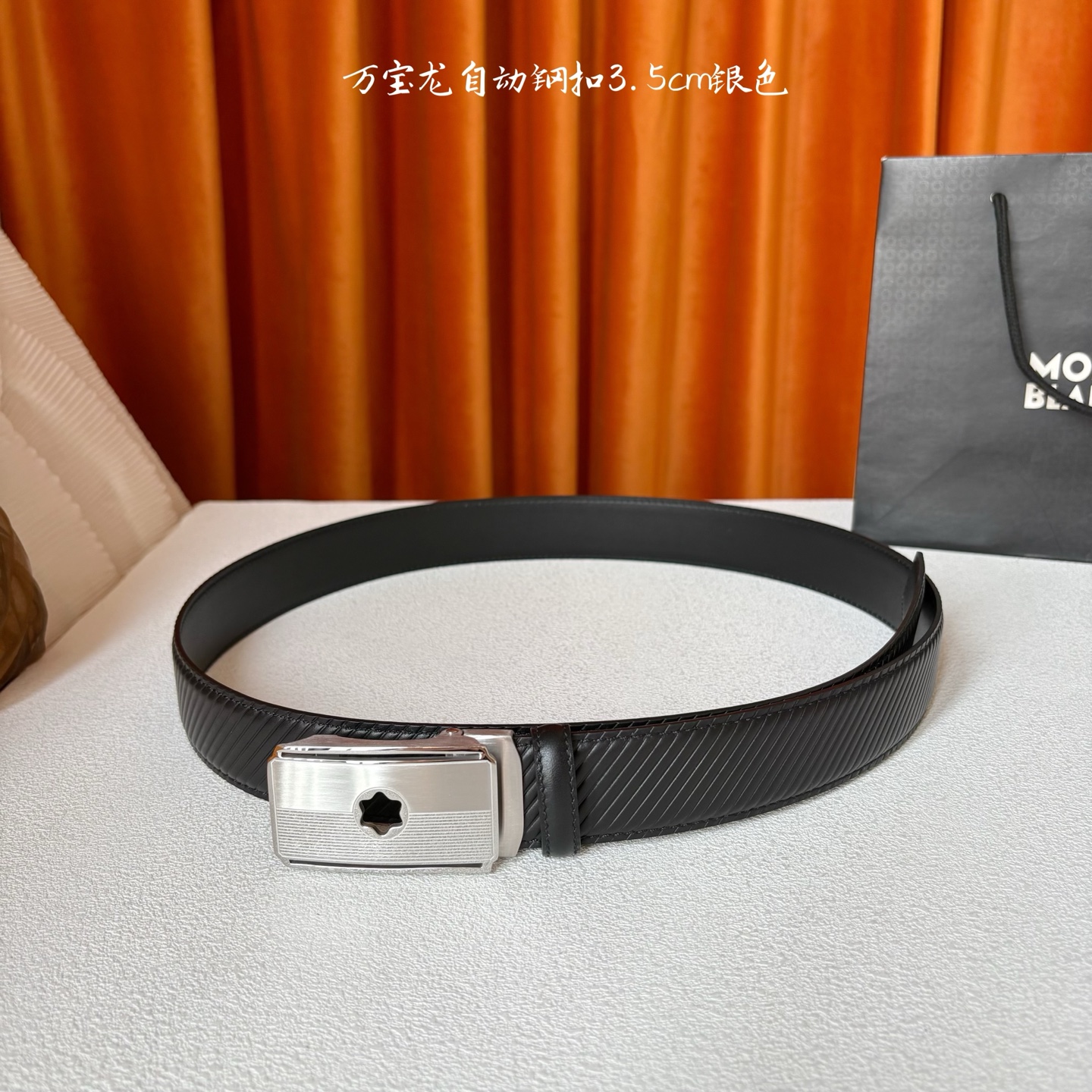 品牌：【万宝龙】 Montblanc家持续其一贯的高雅、绅士、精致的风格，进口小牛皮，手感细腻柔软。纯钢