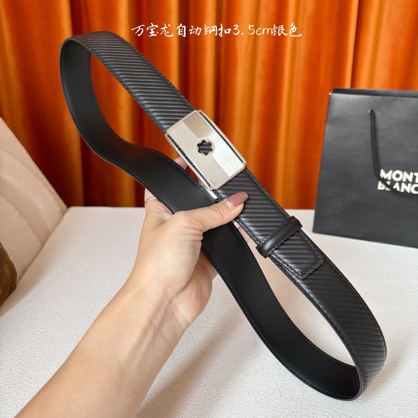 品牌：【万宝龙】 Montblanc家持续其一贯的高雅、绅士、精致的风格，进口小牛皮，手感细腻柔软。纯钢