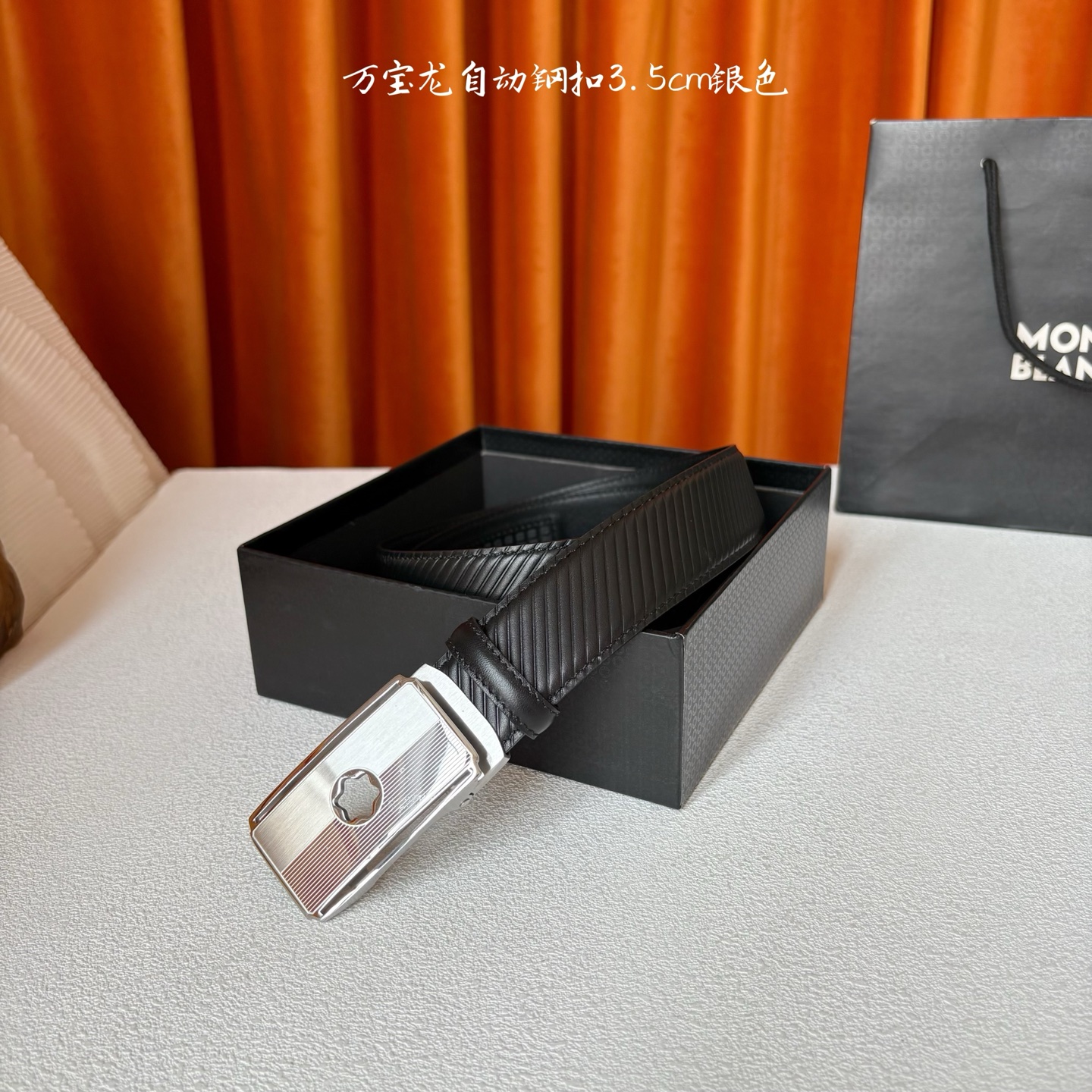 品牌：【万宝龙】 Montblanc家持续其一贯的高雅、绅士、精致的风格，进口小牛皮，手感细腻柔软。纯钢