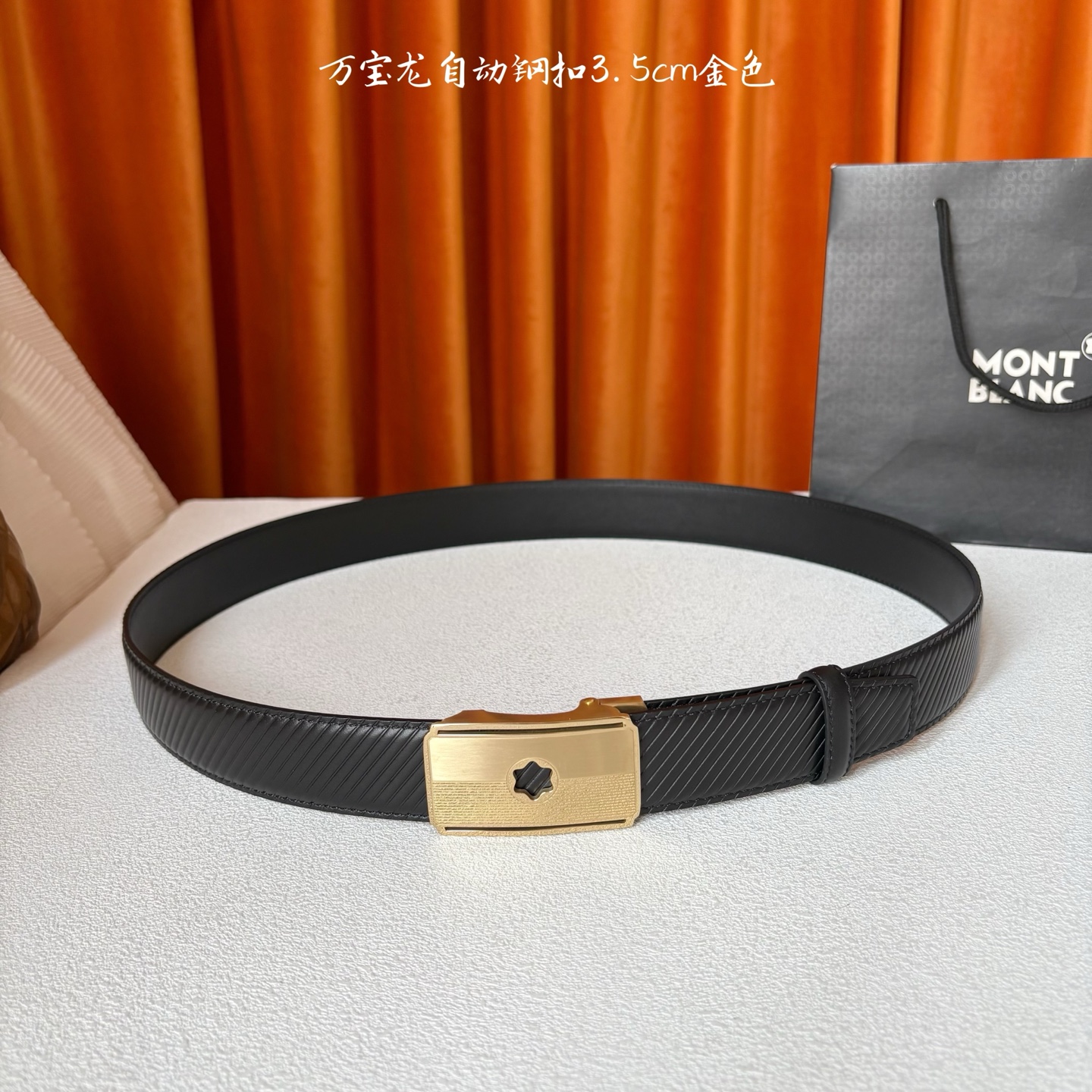 品牌：【万宝龙】 Montblanc家持续其一贯的高雅、绅士、精致的风格，进口小牛皮，手感细腻柔软。纯钢