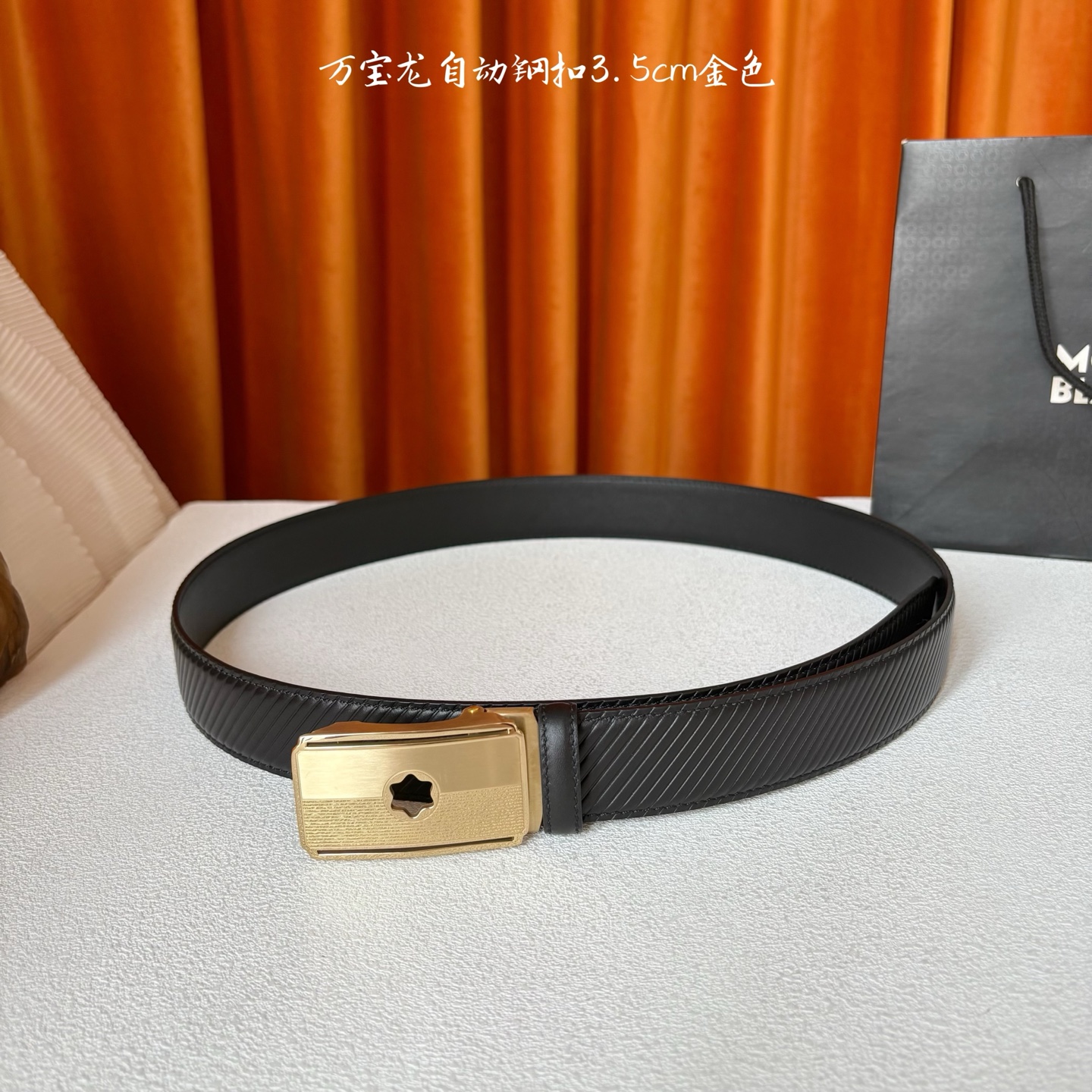 品牌：【万宝龙】 Montblanc家持续其一贯的高雅、绅士、精致的风格，进口小牛皮，手感细腻柔软。纯钢