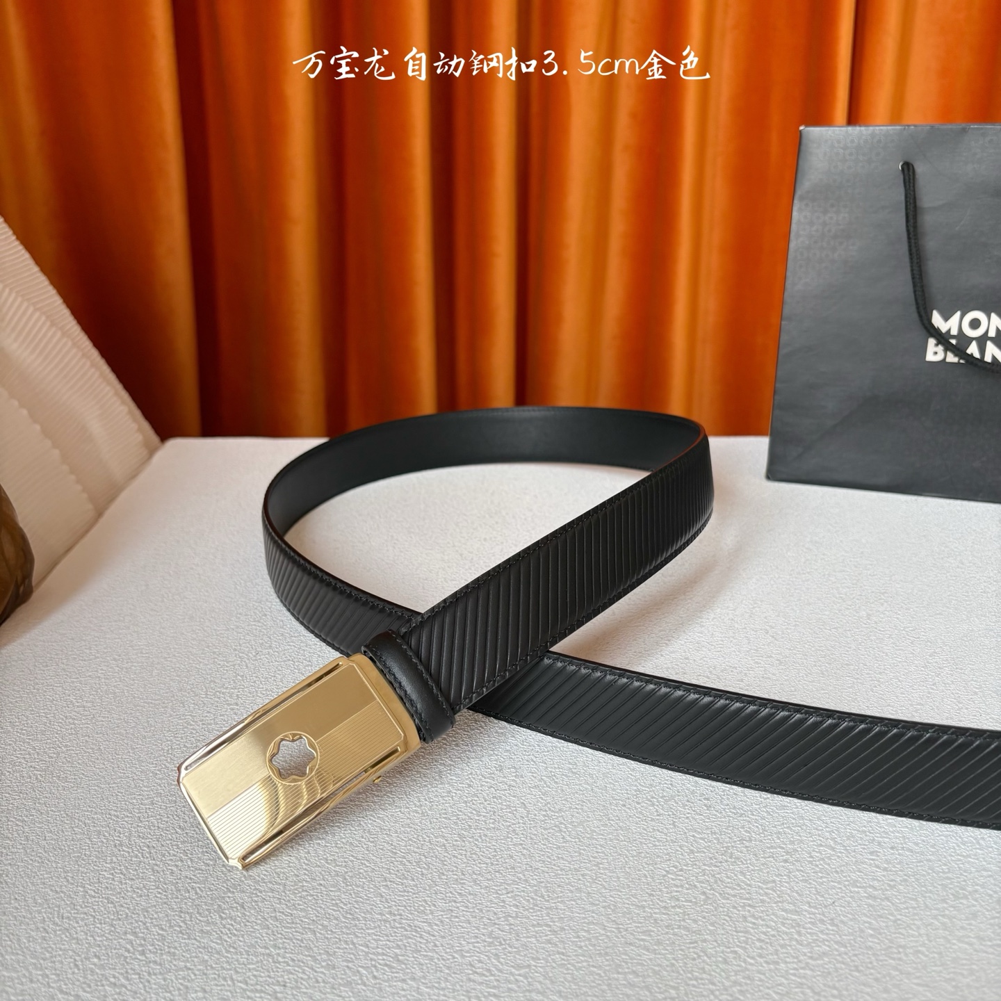 品牌：【万宝龙】 Montblanc家持续其一贯的高雅、绅士、精致的风格，进口小牛皮，手感细腻柔软。纯钢